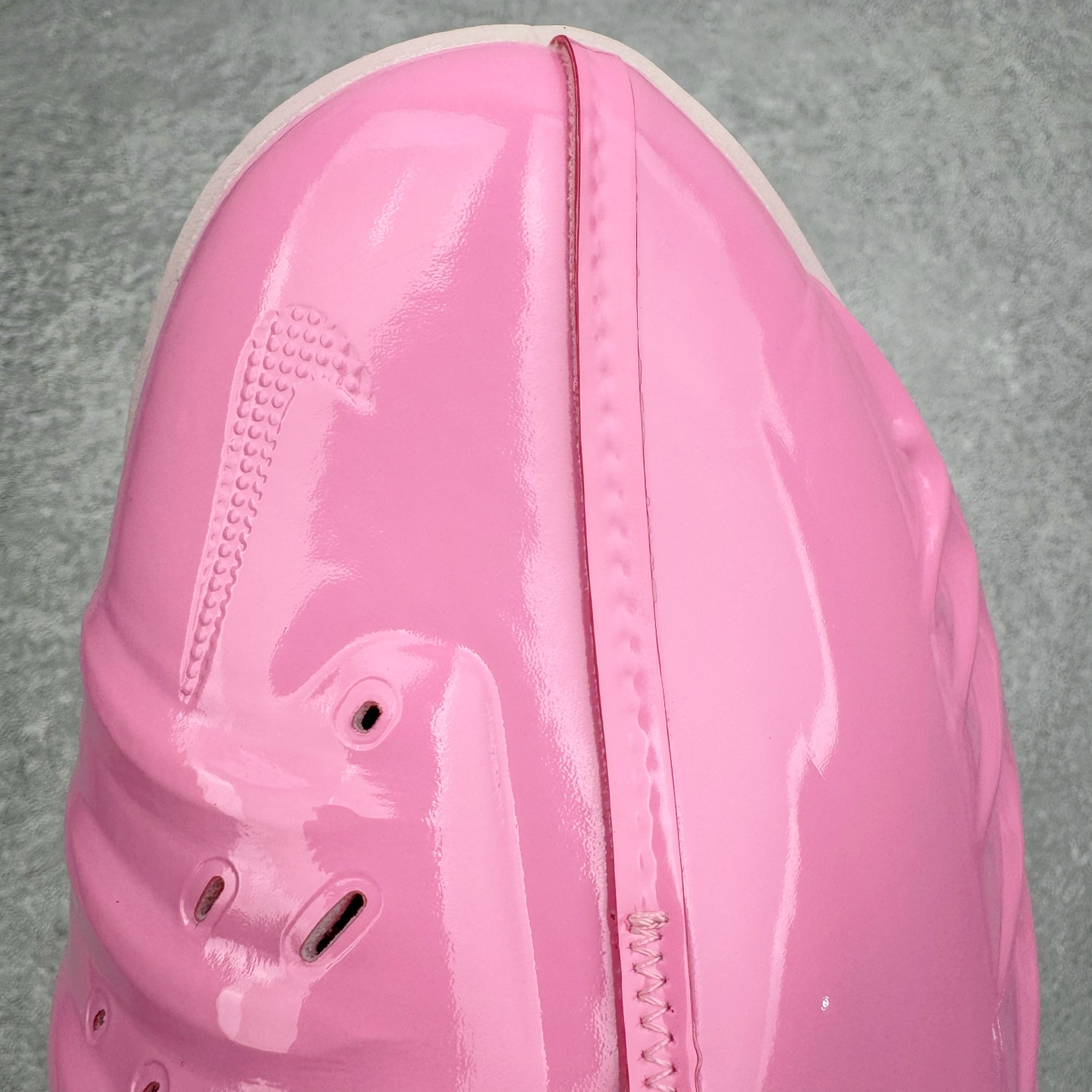 图片[16]-＃K版 NK Air Zoom G.T.4.0 EP 新款实战低帮篮球鞋 一个月返厂/换新售后服务 支持各种实战 全套原纸板楦头开发 独家原档数据私模唯一正确8层组合大底 全新GT 4.0全掌搭载了 ZoomX 泡棉 使得整双鞋在缓震表现上可谓相当优秀 拥有着顶级科技配置的同时 颜值设计也非常可观 整体鞋型仍然保留了前低后高的设计 G.T. Cut 传统的突进极速突破的感觉 鞋头麂皮材质和 NK Flywire 飞线工艺 相对来说包裹感更好了 必备的TPU 支撑片 两侧 Swoosh 的透气孔设计 起到散热透气的作用 鞋舌采用类似跑鞋的半开叉式设计 搭配鞋带既可以提升包裹感 又降低了运动中鞋舌乱跑的可能性 鞋子内里填充相当厚实 避免掉跟 尺码：36 36.5 37.5 38 38.5 39 40 40.5 41 42 42.5 43 44 44.5 45 45.5 46-选品中心