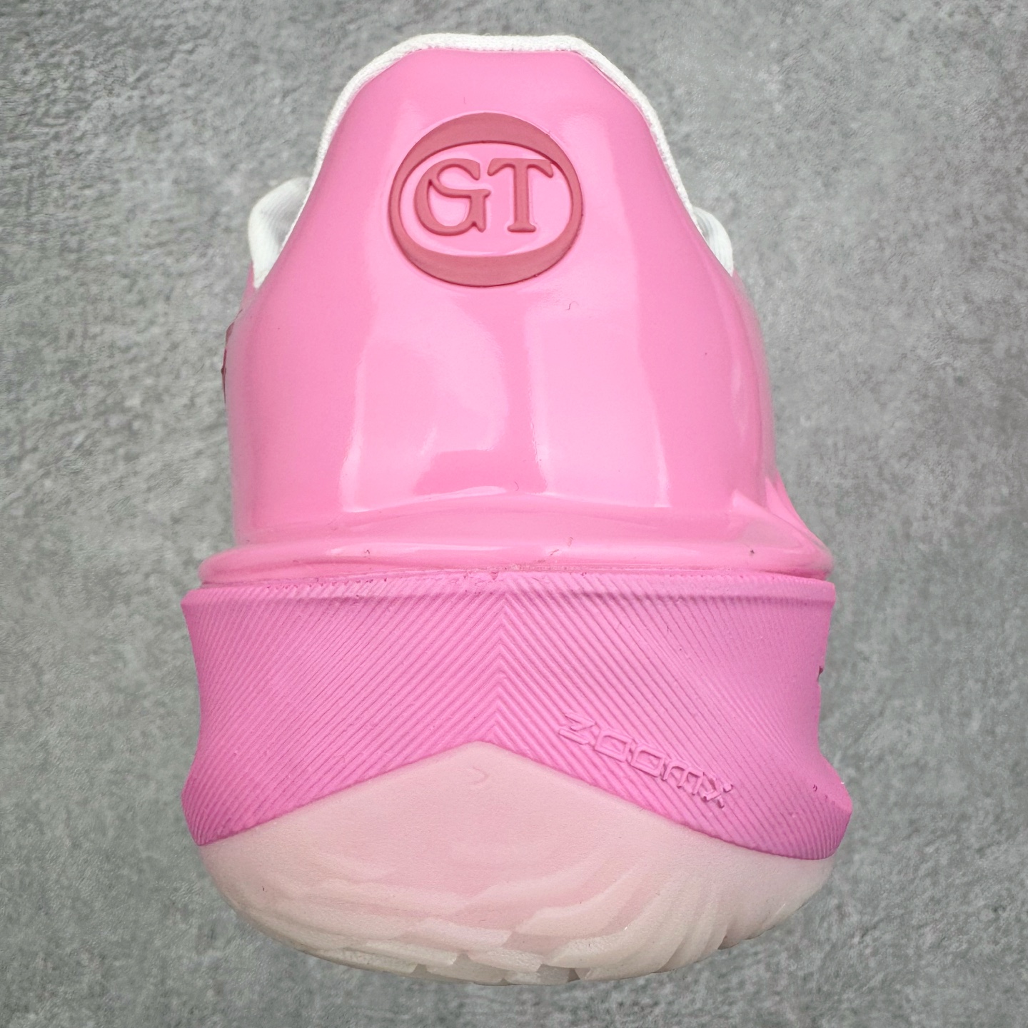 图片[8]-＃K版 NK Air Zoom G.T.4.0 EP 新款实战低帮篮球鞋 一个月返厂/换新售后服务 支持各种实战 全套原纸板楦头开发 独家原档数据私模唯一正确8层组合大底 全新GT 4.0全掌搭载了 ZoomX 泡棉 使得整双鞋在缓震表现上可谓相当优秀 拥有着顶级科技配置的同时 颜值设计也非常可观 整体鞋型仍然保留了前低后高的设计 G.T. Cut 传统的突进极速突破的感觉 鞋头麂皮材质和 NK Flywire 飞线工艺 相对来说包裹感更好了 必备的TPU 支撑片 两侧 Swoosh 的透气孔设计 起到散热透气的作用 鞋舌采用类似跑鞋的半开叉式设计 搭配鞋带既可以提升包裹感 又降低了运动中鞋舌乱跑的可能性 鞋子内里填充相当厚实 避免掉跟 尺码：36 36.5 37.5 38 38.5 39 40 40.5 41 42 42.5 43 44 44.5 45 45.5 46-选品中心