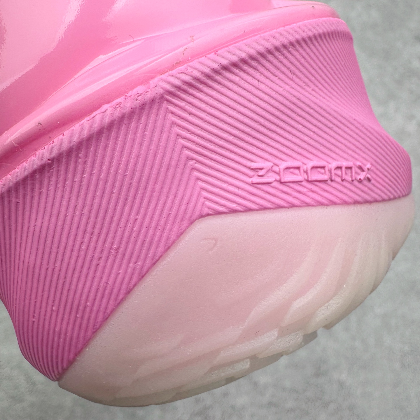 图片[17]-＃K版 NK Air Zoom G.T.4.0 EP 新款实战低帮篮球鞋 一个月返厂/换新售后服务 支持各种实战 全套原纸板楦头开发 独家原档数据私模唯一正确8层组合大底 全新GT 4.0全掌搭载了 ZoomX 泡棉 使得整双鞋在缓震表现上可谓相当优秀 拥有着顶级科技配置的同时 颜值设计也非常可观 整体鞋型仍然保留了前低后高的设计 G.T. Cut 传统的突进极速突破的感觉 鞋头麂皮材质和 NK Flywire 飞线工艺 相对来说包裹感更好了 必备的TPU 支撑片 两侧 Swoosh 的透气孔设计 起到散热透气的作用 鞋舌采用类似跑鞋的半开叉式设计 搭配鞋带既可以提升包裹感 又降低了运动中鞋舌乱跑的可能性 鞋子内里填充相当厚实 避免掉跟 尺码：36 36.5 37.5 38 38.5 39 40 40.5 41 42 42.5 43 44 44.5 45 45.5 46-选品中心