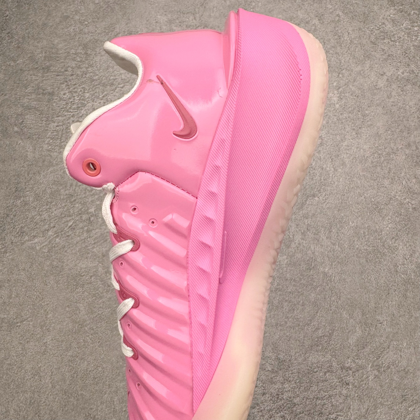 图片[7]-＃K版 NK Air Zoom G.T.4.0 EP 新款实战低帮篮球鞋 一个月返厂/换新售后服务 支持各种实战 全套原纸板楦头开发 独家原档数据私模唯一正确8层组合大底 全新GT 4.0全掌搭载了 ZoomX 泡棉 使得整双鞋在缓震表现上可谓相当优秀 拥有着顶级科技配置的同时 颜值设计也非常可观 整体鞋型仍然保留了前低后高的设计 G.T. Cut 传统的突进极速突破的感觉 鞋头麂皮材质和 NK Flywire 飞线工艺 相对来说包裹感更好了 必备的TPU 支撑片 两侧 Swoosh 的透气孔设计 起到散热透气的作用 鞋舌采用类似跑鞋的半开叉式设计 搭配鞋带既可以提升包裹感 又降低了运动中鞋舌乱跑的可能性 鞋子内里填充相当厚实 避免掉跟 尺码：36 36.5 37.5 38 38.5 39 40 40.5 41 42 42.5 43 44 44.5 45 45.5 46-选品中心