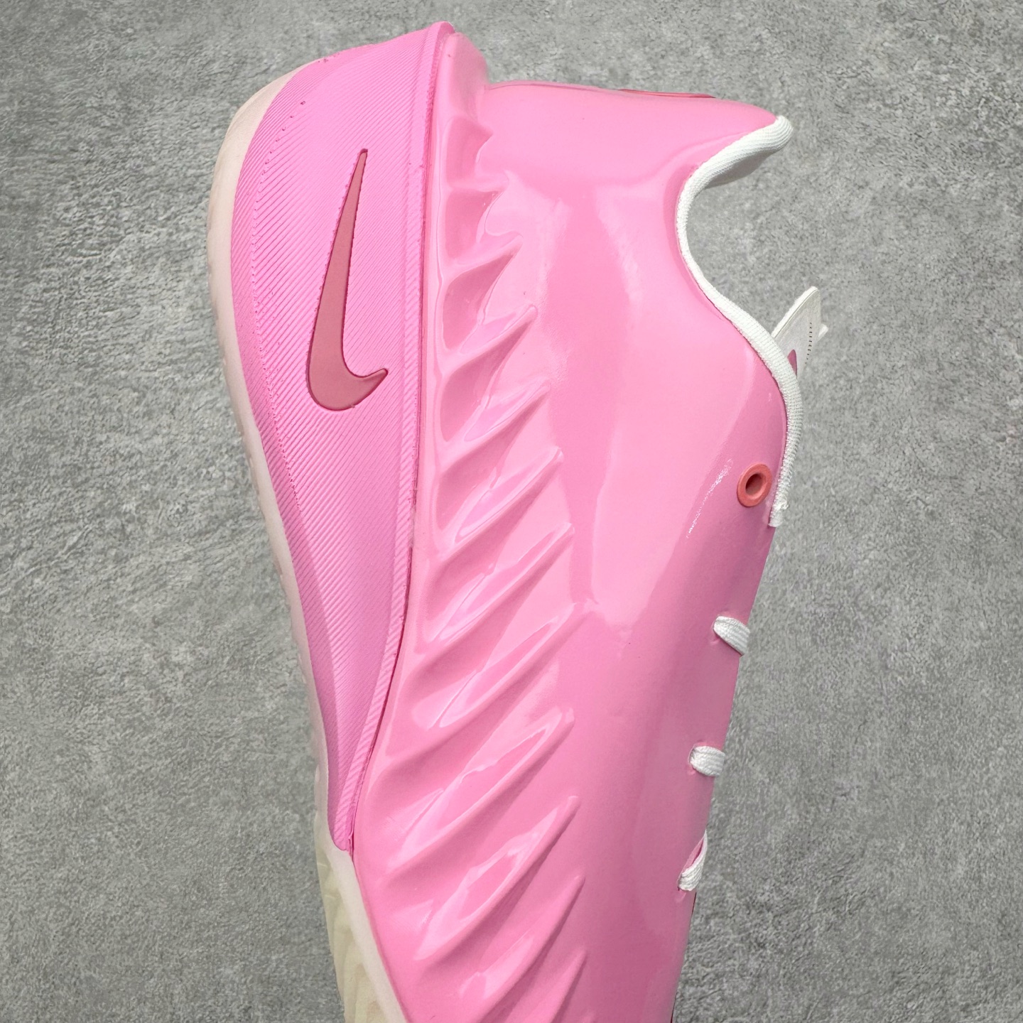 图片[6]-＃K版 NK Air Zoom G.T.4.0 EP 新款实战低帮篮球鞋 一个月返厂/换新售后服务 支持各种实战 全套原纸板楦头开发 独家原档数据私模唯一正确8层组合大底 全新GT 4.0全掌搭载了 ZoomX 泡棉 使得整双鞋在缓震表现上可谓相当优秀 拥有着顶级科技配置的同时 颜值设计也非常可观 整体鞋型仍然保留了前低后高的设计 G.T. Cut 传统的突进极速突破的感觉 鞋头麂皮材质和 NK Flywire 飞线工艺 相对来说包裹感更好了 必备的TPU 支撑片 两侧 Swoosh 的透气孔设计 起到散热透气的作用 鞋舌采用类似跑鞋的半开叉式设计 搭配鞋带既可以提升包裹感 又降低了运动中鞋舌乱跑的可能性 鞋子内里填充相当厚实 避免掉跟 尺码：36 36.5 37.5 38 38.5 39 40 40.5 41 42 42.5 43 44 44.5 45 45.5 46-选品中心