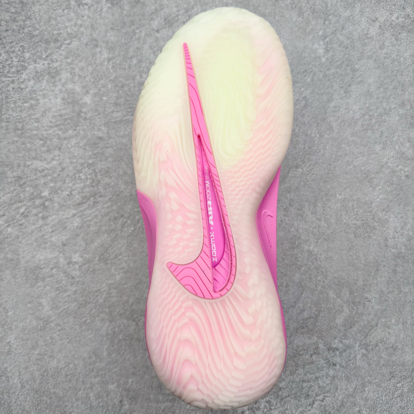 图片[9]-＃K版 NK Air Zoom G.T.4.0 EP 新款实战低帮篮球鞋 一个月返厂/换新售后服务 支持各种实战 全套原纸板楦头开发 独家原档数据私模唯一正确8层组合大底 全新GT 4.0全掌搭载了 ZoomX 泡棉 使得整双鞋在缓震表现上可谓相当优秀 拥有着顶级科技配置的同时 颜值设计也非常可观 整体鞋型仍然保留了前低后高的设计 G.T. Cut 传统的突进极速突破的感觉 鞋头麂皮材质和 NK Flywire 飞线工艺 相对来说包裹感更好了 必备的TPU 支撑片 两侧 Swoosh 的透气孔设计 起到散热透气的作用 鞋舌采用类似跑鞋的半开叉式设计 搭配鞋带既可以提升包裹感 又降低了运动中鞋舌乱跑的可能性 鞋子内里填充相当厚实 避免掉跟 尺码：36 36.5 37.5 38 38.5 39 40 40.5 41 42 42.5 43 44 44.5 45 45.5 46-选品中心