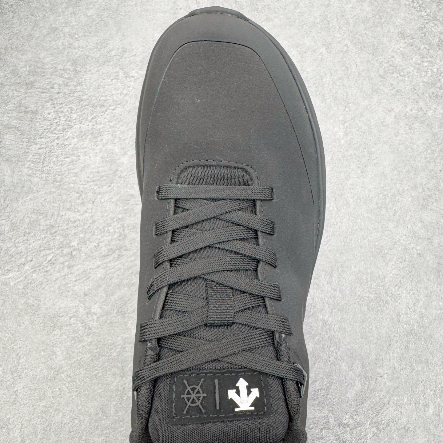 图片[4]-＃GD广顶 迪桑特DESCENTE Dualis 都市通勤 低帮 户外功能鞋 DESCENTE（迪桑特）创立于1935年，品牌名取自法语词汇，意为“滑降”。品牌箭头标识代表滑雪的三种技术“高速直线滑行”、“穿越”和“侧滑”，也寓意品牌在打造高端专业运动产品中不断追求完美的创新精神，致力于成为中国高端专业滑雪、综训、女子、铁人三项、高尔夫的第一品牌。尺码：39 40 41 42 43 44-选品中心