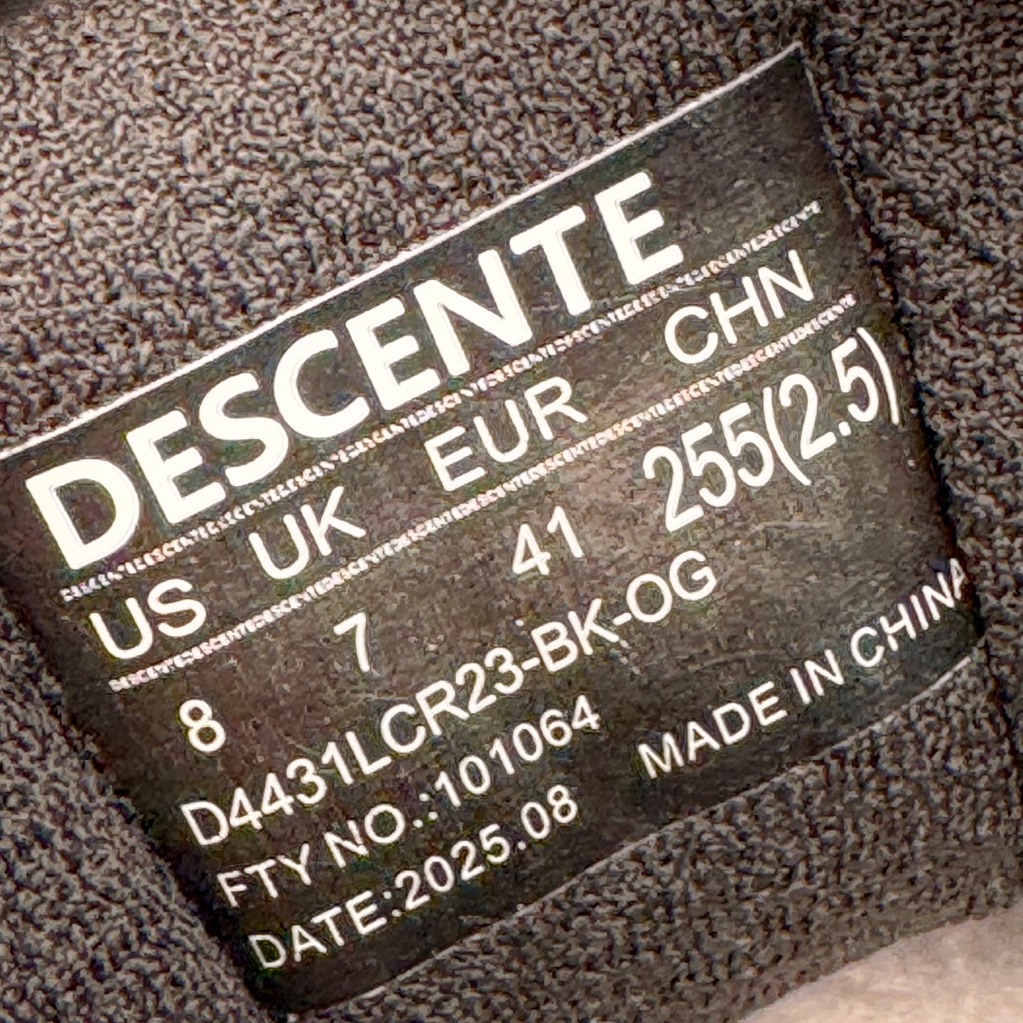 图片[11]-＃GD广顶 迪桑特DESCENTE Dualis 都市通勤 低帮 户外功能鞋 DESCENTE（迪桑特）创立于1935年，品牌名取自法语词汇，意为“滑降”。品牌箭头标识代表滑雪的三种技术“高速直线滑行”、“穿越”和“侧滑”，也寓意品牌在打造高端专业运动产品中不断追求完美的创新精神，致力于成为中国高端专业滑雪、综训、女子、铁人三项、高尔夫的第一品牌。尺码：39 40 41 42 43 44-选品中心