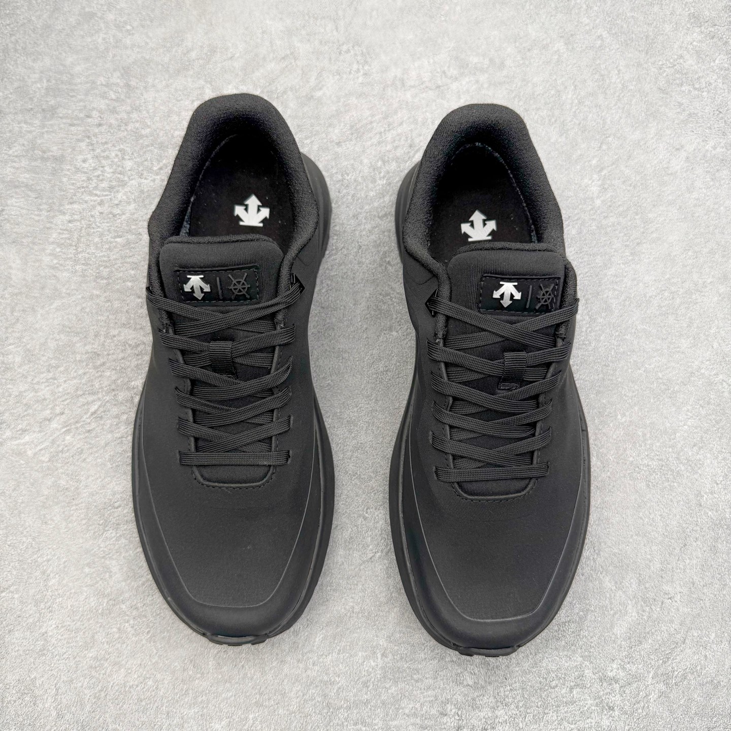 图片[2]-＃GD广顶 迪桑特DESCENTE Dualis 都市通勤 低帮 户外功能鞋 DESCENTE（迪桑特）创立于1935年，品牌名取自法语词汇，意为“滑降”。品牌箭头标识代表滑雪的三种技术“高速直线滑行”、“穿越”和“侧滑”，也寓意品牌在打造高端专业运动产品中不断追求完美的创新精神，致力于成为中国高端专业滑雪、综训、女子、铁人三项、高尔夫的第一品牌。尺码：39 40 41 42 43 44-选品中心