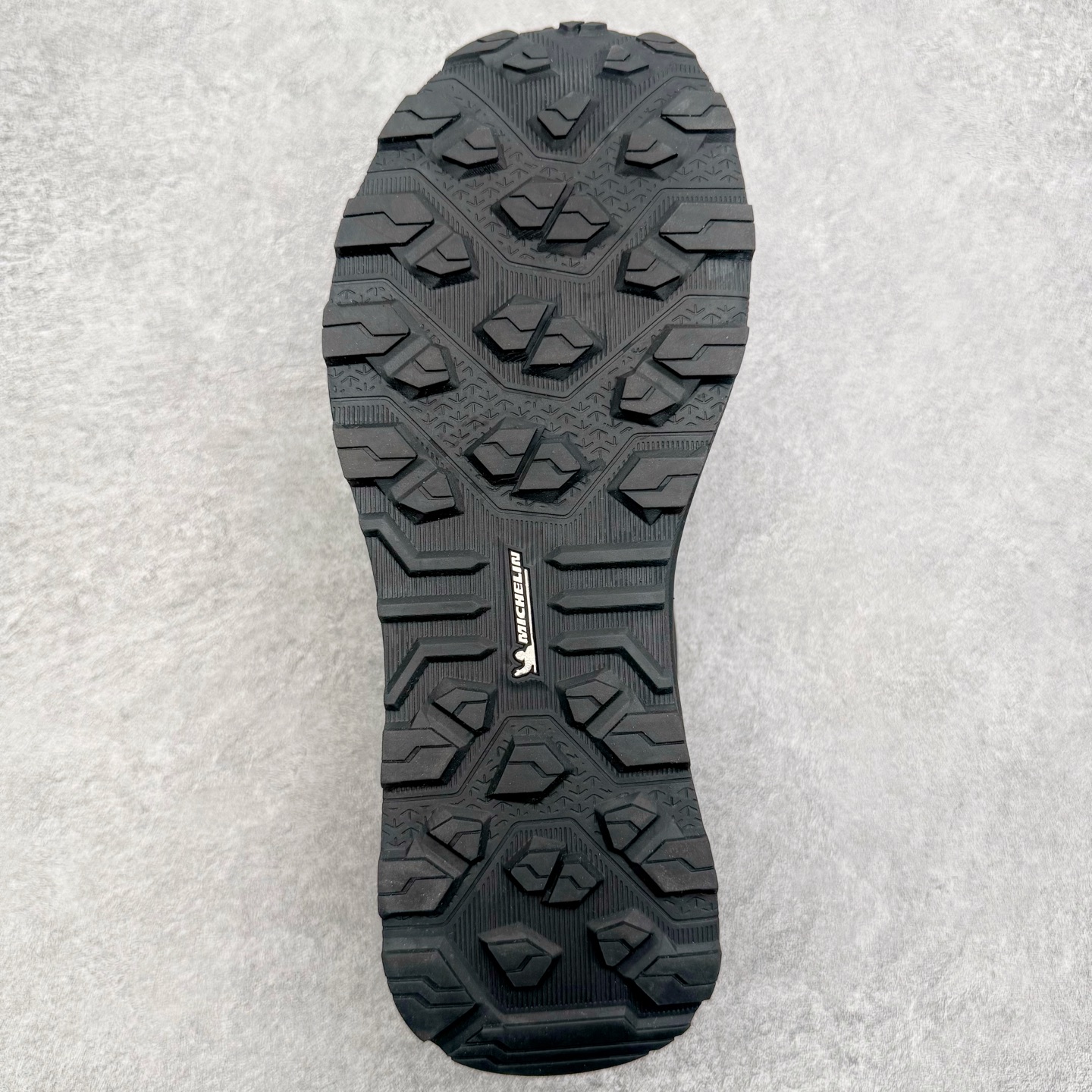 图片[9]-＃GD广顶 迪桑特DESCENTE Dualis 都市通勤 低帮 户外功能鞋 DESCENTE（迪桑特）创立于1935年，品牌名取自法语词汇，意为“滑降”。品牌箭头标识代表滑雪的三种技术“高速直线滑行”、“穿越”和“侧滑”，也寓意品牌在打造高端专业运动产品中不断追求完美的创新精神，致力于成为中国高端专业滑雪、综训、女子、铁人三项、高尔夫的第一品牌。尺码：39 40 41 42 43 44-选品中心