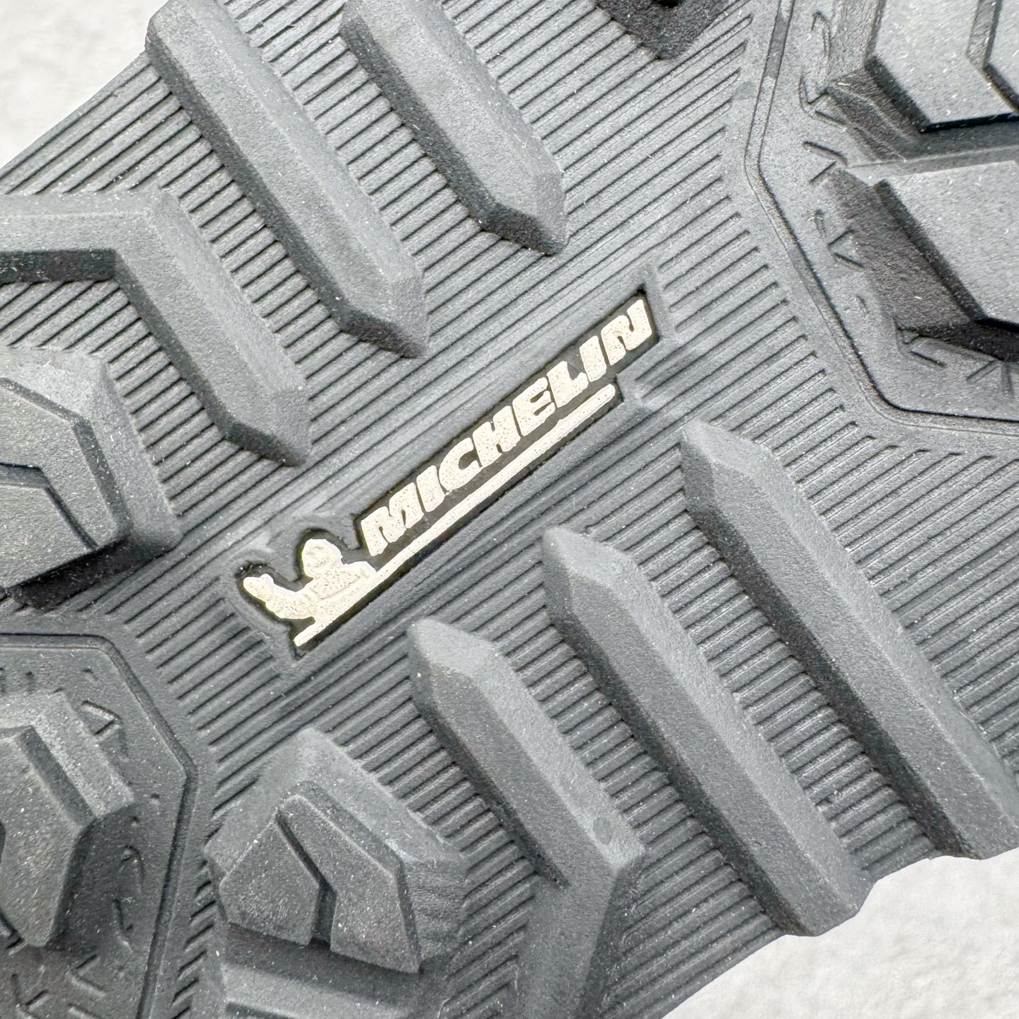 图片[17]-＃GD广顶 迪桑特DESCENTE Dualis 都市通勤 低帮 户外功能鞋 DESCENTE（迪桑特）创立于1935年，品牌名取自法语词汇，意为“滑降”。品牌箭头标识代表滑雪的三种技术“高速直线滑行”、“穿越”和“侧滑”，也寓意品牌在打造高端专业运动产品中不断追求完美的创新精神，致力于成为中国高端专业滑雪、综训、女子、铁人三项、高尔夫的第一品牌。尺码：39 40 41 42 43 44-选品中心