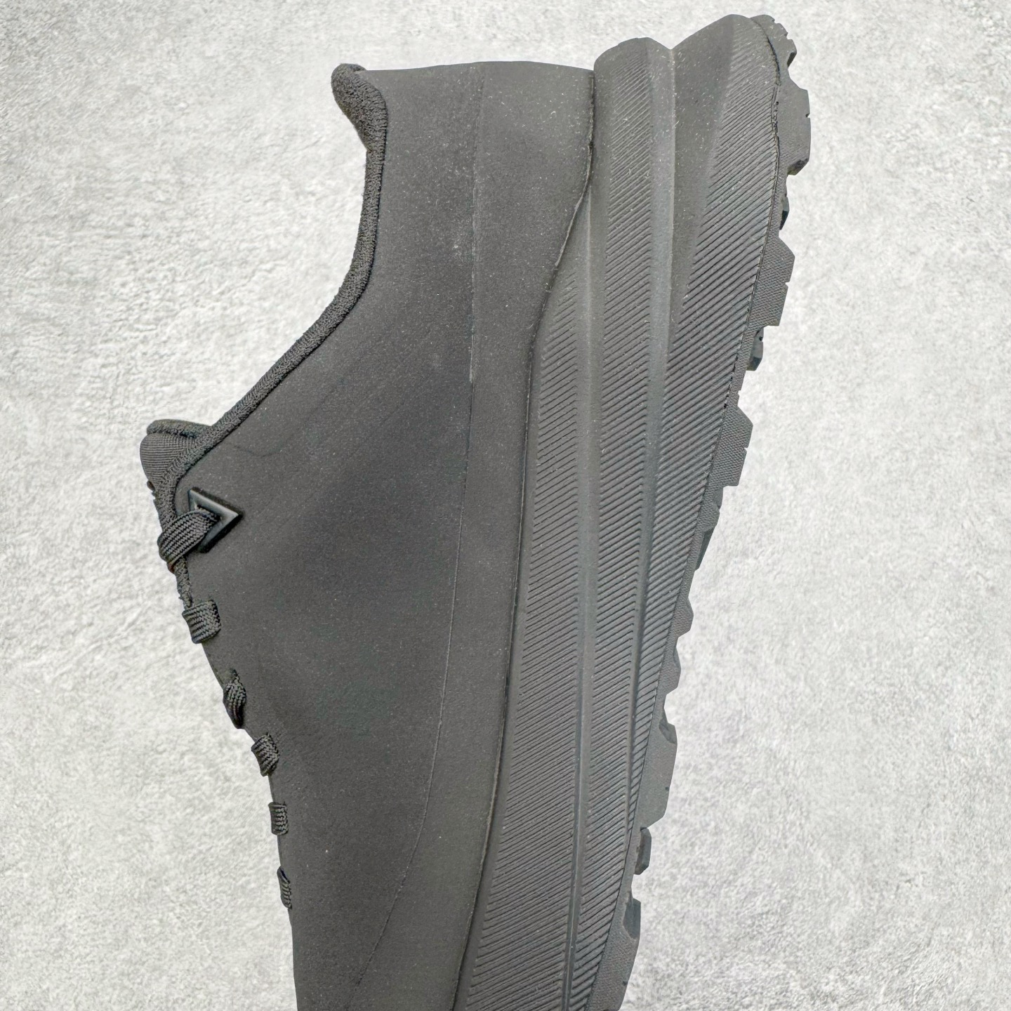 图片[7]-＃GD广顶 迪桑特DESCENTE Dualis 都市通勤 低帮 户外功能鞋 DESCENTE（迪桑特）创立于1935年，品牌名取自法语词汇，意为“滑降”。品牌箭头标识代表滑雪的三种技术“高速直线滑行”、“穿越”和“侧滑”，也寓意品牌在打造高端专业运动产品中不断追求完美的创新精神，致力于成为中国高端专业滑雪、综训、女子、铁人三项、高尔夫的第一品牌。尺码：39 40 41 42 43 44-选品中心