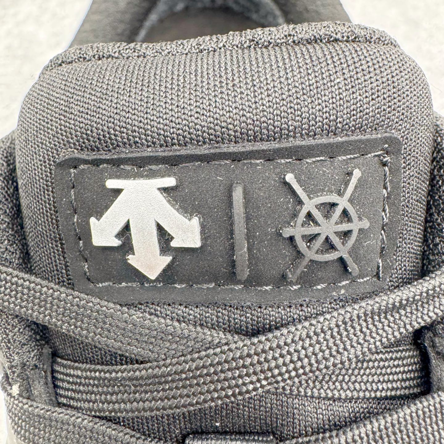 图片[12]-＃GD广顶 迪桑特DESCENTE Dualis 都市通勤 低帮 户外功能鞋 DESCENTE（迪桑特）创立于1935年，品牌名取自法语词汇，意为“滑降”。品牌箭头标识代表滑雪的三种技术“高速直线滑行”、“穿越”和“侧滑”，也寓意品牌在打造高端专业运动产品中不断追求完美的创新精神，致力于成为中国高端专业滑雪、综训、女子、铁人三项、高尔夫的第一品牌。尺码：39 40 41 42 43 44-选品中心