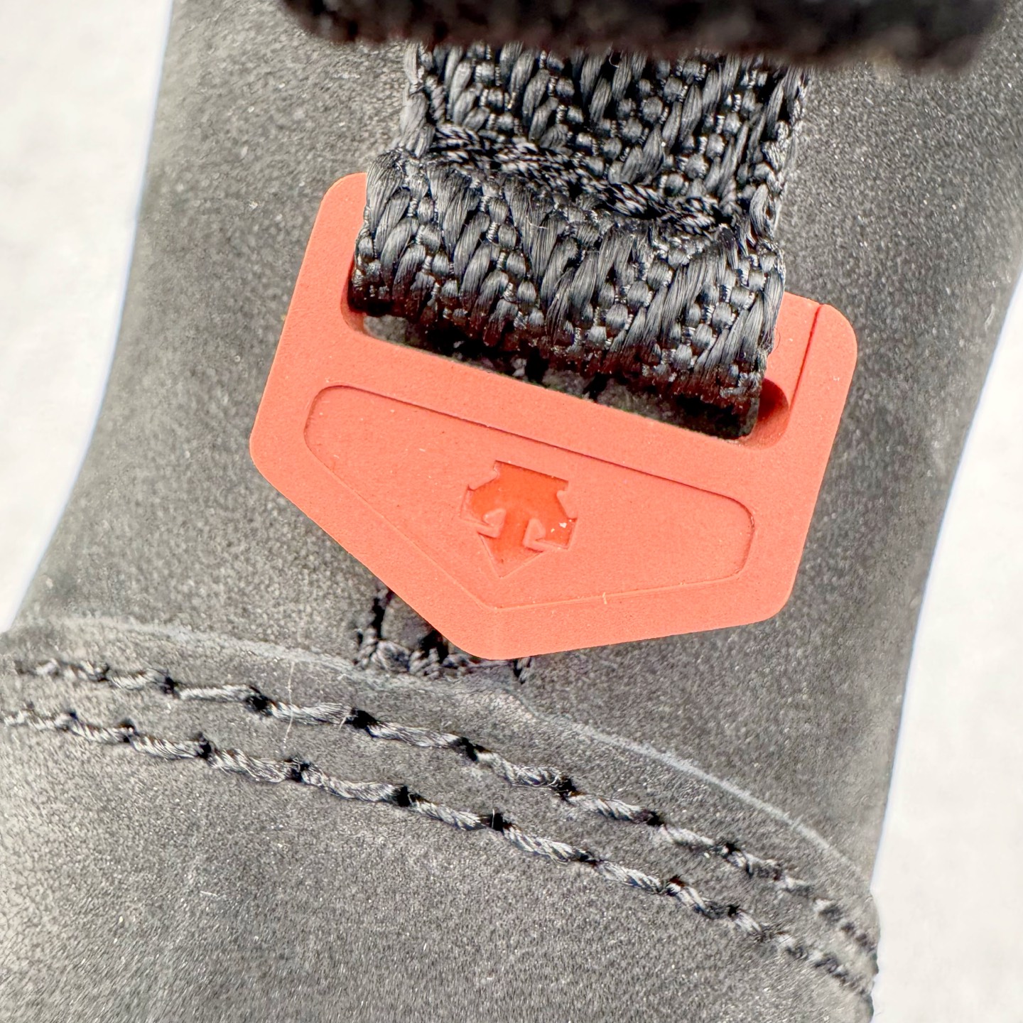 图片[18]-＃GD广顶 DESCENTE SKI STYLE 迪桑特系列保暖耐磨 时尚舒适百搭短筒雪地靴 DESCENTE（迪桑特）创立于1935年，品牌名取自法语词汇，意为“滑降”。品牌箭头标识代表滑雪的三种技术“高速直线滑行”、“穿越”和“侧滑”，也寓意品牌在打造高端专业运动产品中不断追求完美的创新精神，致力于成为中国高端专业滑雪、综训、女子、铁人三项、高尔夫的第一品牌。尺码：39 40 41 42 43 44-选品中心