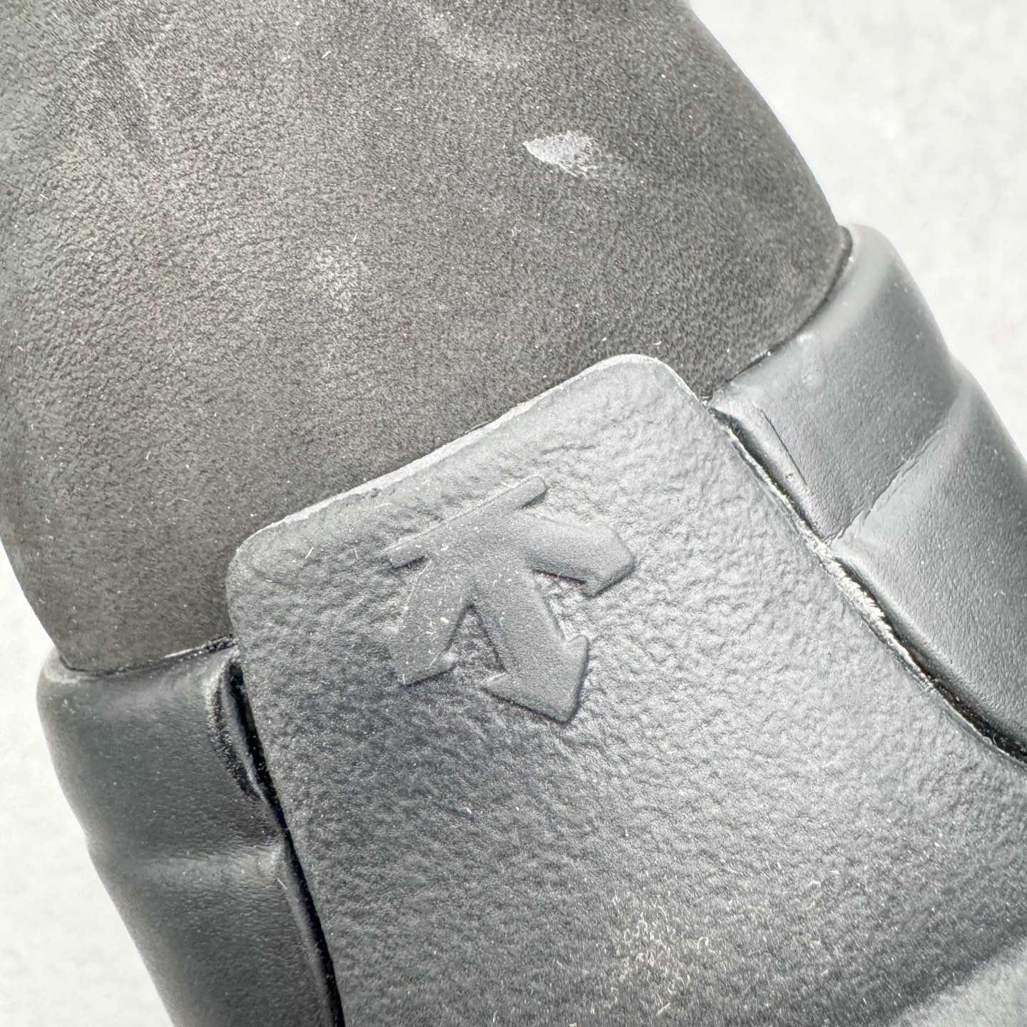 图片[15]-＃GD广顶 DESCENTE SKI STYLE 迪桑特系列保暖耐磨 时尚舒适百搭短筒雪地靴 DESCENTE（迪桑特）创立于1935年，品牌名取自法语词汇，意为“滑降”。品牌箭头标识代表滑雪的三种技术“高速直线滑行”、“穿越”和“侧滑”，也寓意品牌在打造高端专业运动产品中不断追求完美的创新精神，致力于成为中国高端专业滑雪、综训、女子、铁人三项、高尔夫的第一品牌。尺码：39 40 41 42 43 44-选品中心