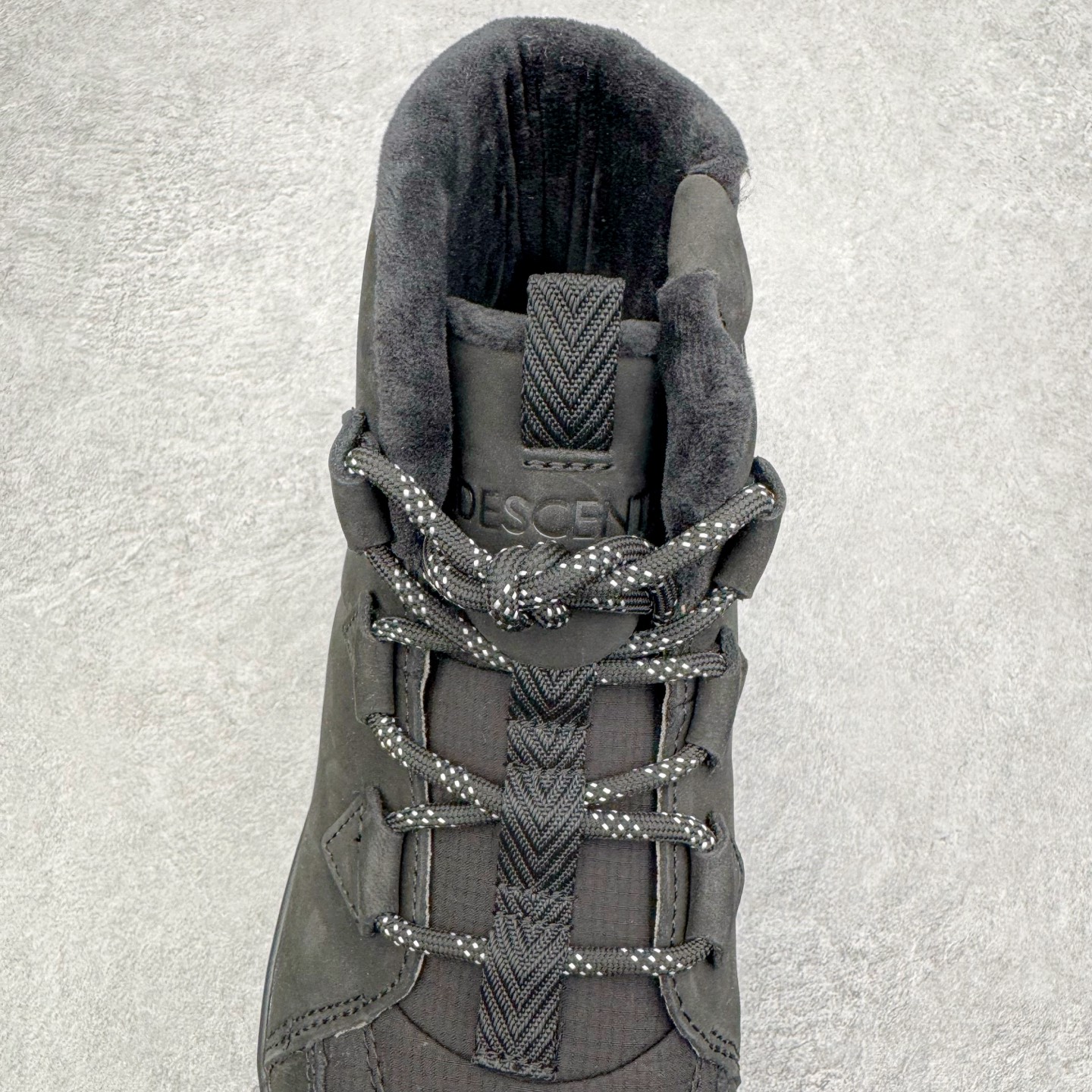 图片[5]-＃GD广顶 DESCENTE SKI STYLE 迪桑特系列保暖耐磨 时尚舒适百搭短筒雪地靴 DESCENTE（迪桑特）创立于1935年，品牌名取自法语词汇，意为“滑降”。品牌箭头标识代表滑雪的三种技术“高速直线滑行”、“穿越”和“侧滑”，也寓意品牌在打造高端专业运动产品中不断追求完美的创新精神，致力于成为中国高端专业滑雪、综训、女子、铁人三项、高尔夫的第一品牌。尺码：39 40 41 42 43 44-选品中心
