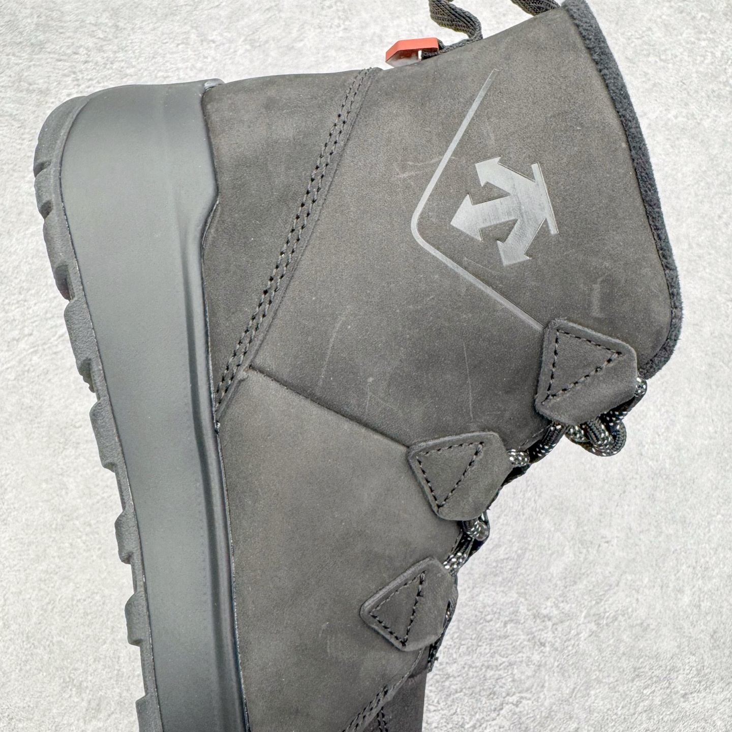 图片[6]-＃GD广顶 DESCENTE SKI STYLE 迪桑特系列保暖耐磨 时尚舒适百搭短筒雪地靴 DESCENTE（迪桑特）创立于1935年，品牌名取自法语词汇，意为“滑降”。品牌箭头标识代表滑雪的三种技术“高速直线滑行”、“穿越”和“侧滑”，也寓意品牌在打造高端专业运动产品中不断追求完美的创新精神，致力于成为中国高端专业滑雪、综训、女子、铁人三项、高尔夫的第一品牌。尺码：39 40 41 42 43 44-选品中心