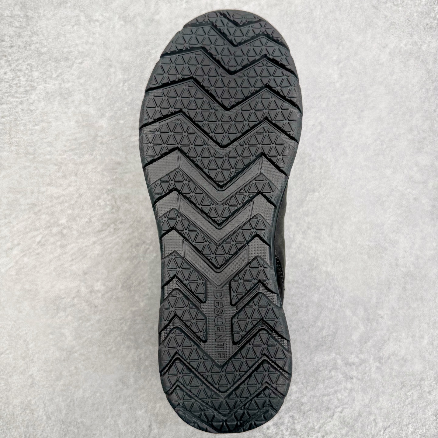 图片[9]-＃GD广顶 DESCENTE SKI STYLE 迪桑特系列保暖耐磨 时尚舒适百搭短筒雪地靴 DESCENTE（迪桑特）创立于1935年，品牌名取自法语词汇，意为“滑降”。品牌箭头标识代表滑雪的三种技术“高速直线滑行”、“穿越”和“侧滑”，也寓意品牌在打造高端专业运动产品中不断追求完美的创新精神，致力于成为中国高端专业滑雪、综训、女子、铁人三项、高尔夫的第一品牌。尺码：39 40 41 42 43 44-选品中心