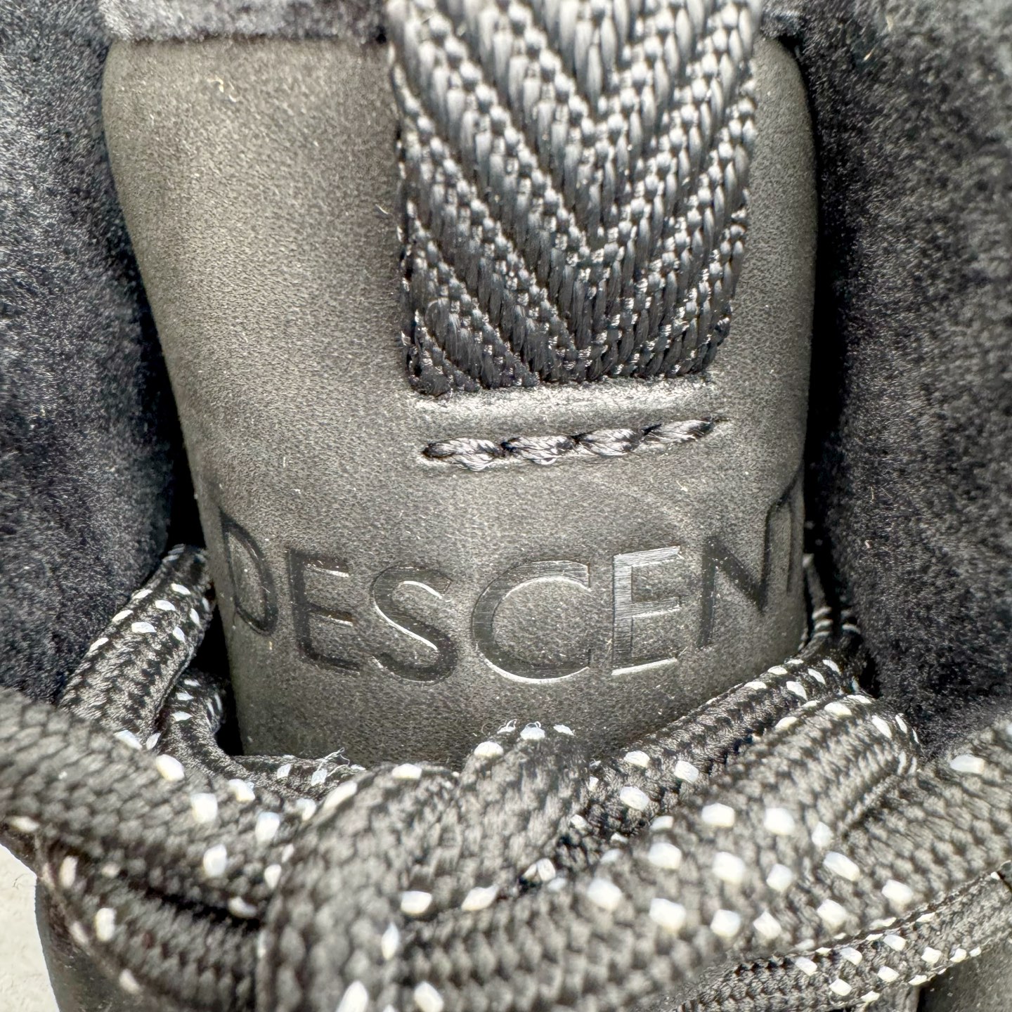 图片[13]-＃GD广顶 DESCENTE SKI STYLE 迪桑特系列保暖耐磨 时尚舒适百搭短筒雪地靴 DESCENTE（迪桑特）创立于1935年，品牌名取自法语词汇，意为“滑降”。品牌箭头标识代表滑雪的三种技术“高速直线滑行”、“穿越”和“侧滑”，也寓意品牌在打造高端专业运动产品中不断追求完美的创新精神，致力于成为中国高端专业滑雪、综训、女子、铁人三项、高尔夫的第一品牌。尺码：39 40 41 42 43 44-选品中心