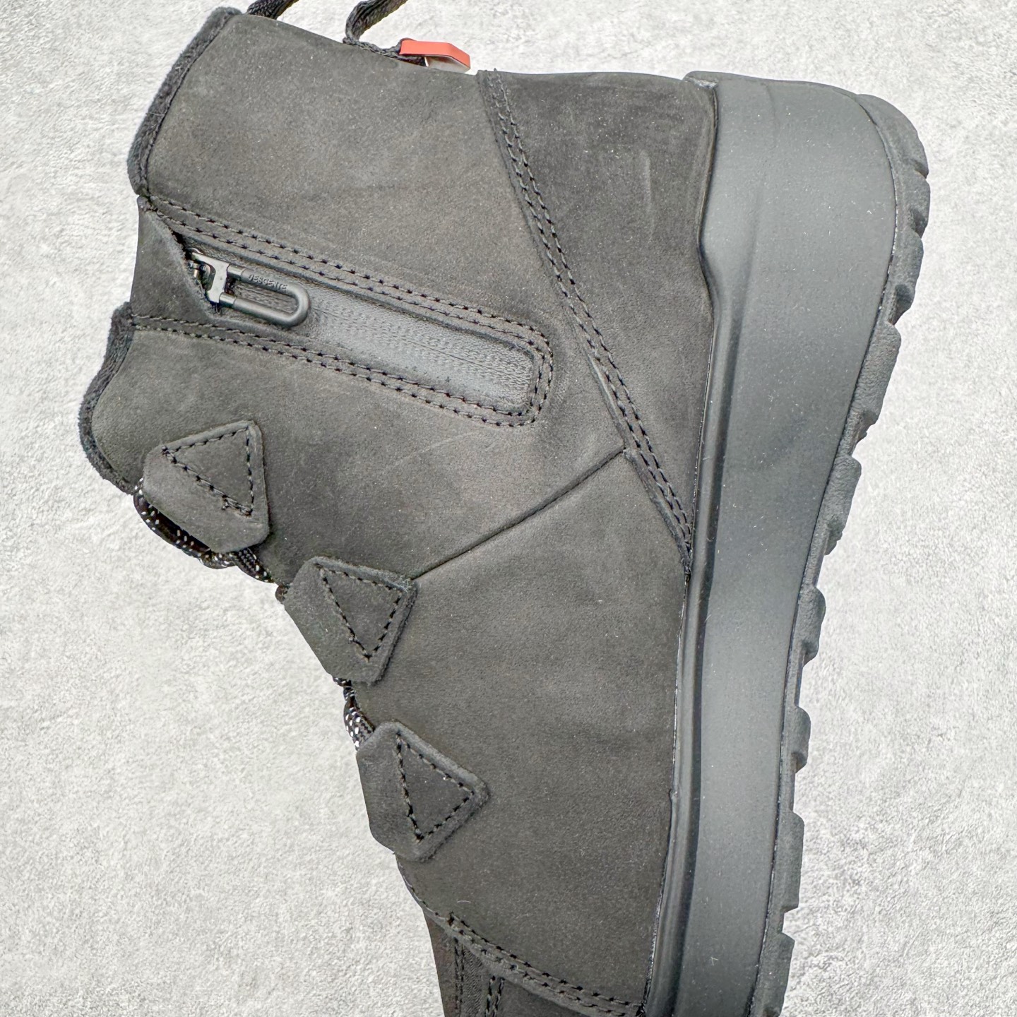 图片[7]-＃GD广顶 DESCENTE SKI STYLE 迪桑特系列保暖耐磨 时尚舒适百搭短筒雪地靴 DESCENTE（迪桑特）创立于1935年，品牌名取自法语词汇，意为“滑降”。品牌箭头标识代表滑雪的三种技术“高速直线滑行”、“穿越”和“侧滑”，也寓意品牌在打造高端专业运动产品中不断追求完美的创新精神，致力于成为中国高端专业滑雪、综训、女子、铁人三项、高尔夫的第一品牌。尺码：39 40 41 42 43 44-选品中心