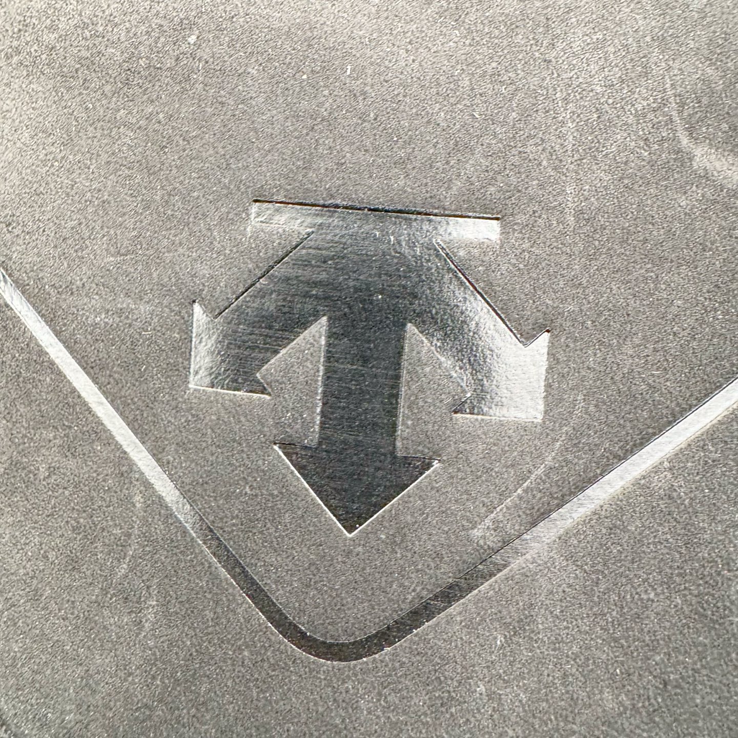 图片[17]-＃GD广顶 DESCENTE SKI STYLE 迪桑特系列保暖耐磨 时尚舒适百搭短筒雪地靴 DESCENTE（迪桑特）创立于1935年，品牌名取自法语词汇，意为“滑降”。品牌箭头标识代表滑雪的三种技术“高速直线滑行”、“穿越”和“侧滑”，也寓意品牌在打造高端专业运动产品中不断追求完美的创新精神，致力于成为中国高端专业滑雪、综训、女子、铁人三项、高尔夫的第一品牌。尺码：39 40 41 42 43 44-选品中心