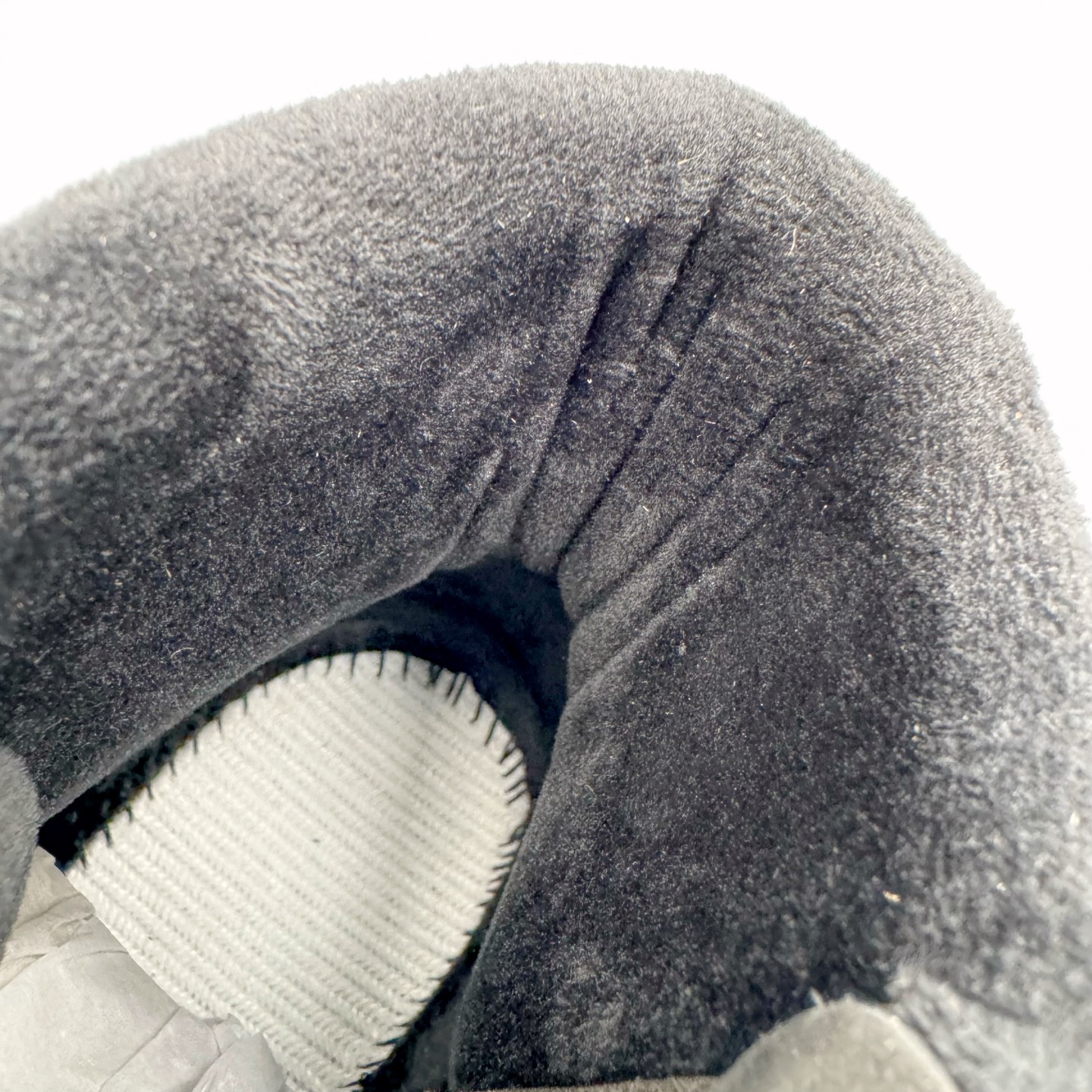 图片[12]-＃GD广顶 DESCENTE SKI STYLE 迪桑特系列保暖耐磨 时尚舒适百搭短筒雪地靴 DESCENTE（迪桑特）创立于1935年，品牌名取自法语词汇，意为“滑降”。品牌箭头标识代表滑雪的三种技术“高速直线滑行”、“穿越”和“侧滑”，也寓意品牌在打造高端专业运动产品中不断追求完美的创新精神，致力于成为中国高端专业滑雪、综训、女子、铁人三项、高尔夫的第一品牌。尺码：39 40 41 42 43 44-选品中心