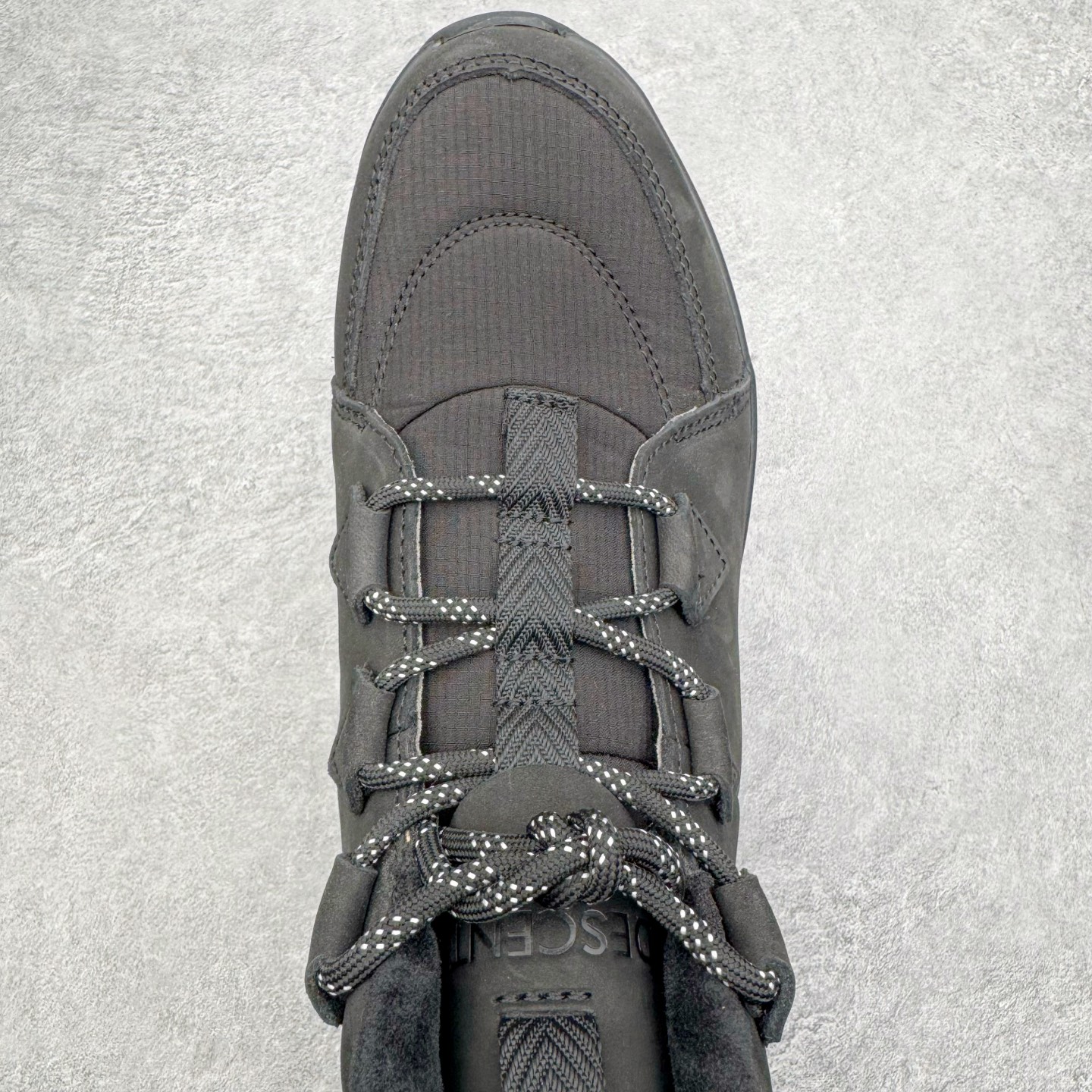 图片[4]-＃GD广顶 DESCENTE SKI STYLE 迪桑特系列保暖耐磨 时尚舒适百搭短筒雪地靴 DESCENTE（迪桑特）创立于1935年，品牌名取自法语词汇，意为“滑降”。品牌箭头标识代表滑雪的三种技术“高速直线滑行”、“穿越”和“侧滑”，也寓意品牌在打造高端专业运动产品中不断追求完美的创新精神，致力于成为中国高端专业滑雪、综训、女子、铁人三项、高尔夫的第一品牌。尺码：39 40 41 42 43 44-选品中心