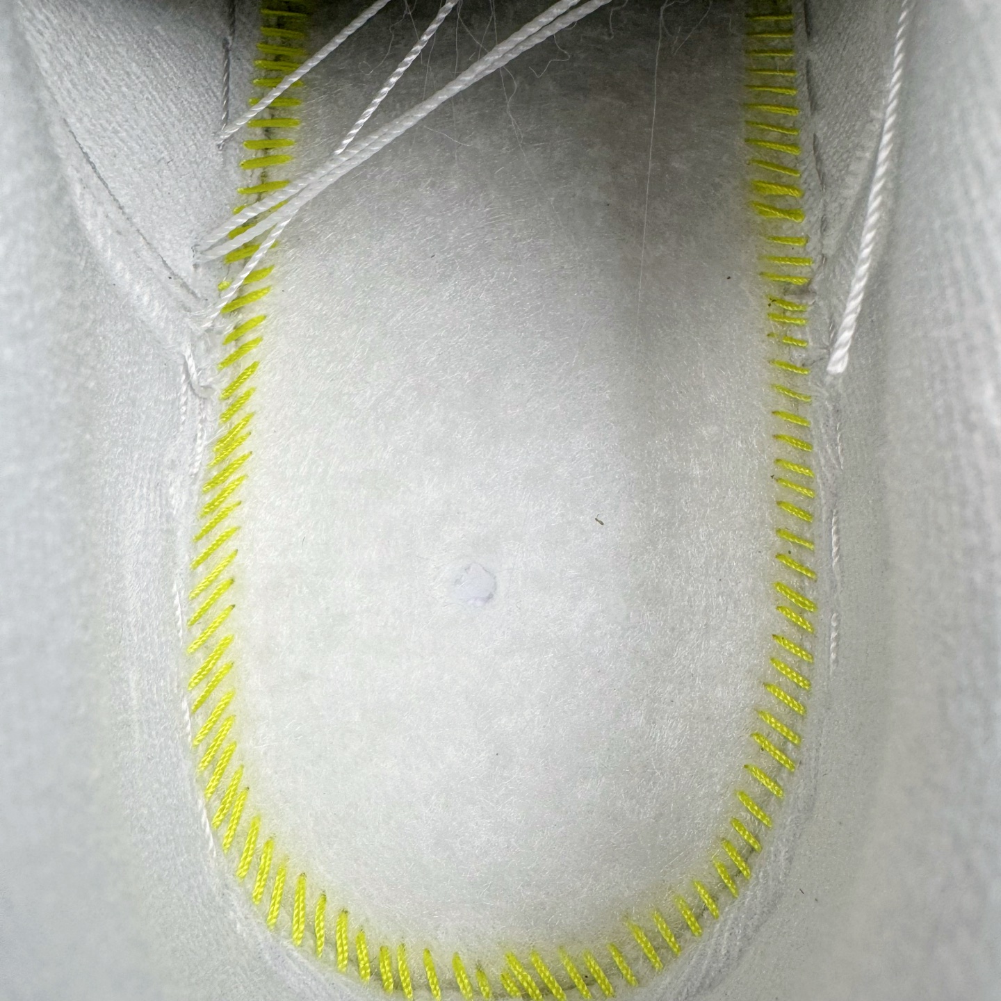 图片[12]-＃GX Supreme x NK Air Force 1 Low \’07 空军一号低帮经典板鞋 联名白黑 CU9225-102 经典老鞋 完美复刻 不规则波浪大底咬花 全鞋电脑针车 工整有序 视觉效果满分 原厂拉帮手法 标准四线 密度针距针孔大小控制到位 原装反口里网布海绵 正确卡色网眼大小 新版鞋撑改用纸团代替 原厂港宝加持完美还原灵魂版型 原盒原配从里到外百分百还原 原厂全头层原厂皮料 原标原盒 内置Sole气垫 中底白色背胶 中底划线 已经无限的接近公司 原厂楦头 原厂刺绣 后跟弧度修正 独家私模最大开发到48.5 尺码：35.5 36 37.5 38 38.5 39 40 40.5 41 42 42.5 43 44 44.5 45 46 47.5 48.5-选品中心