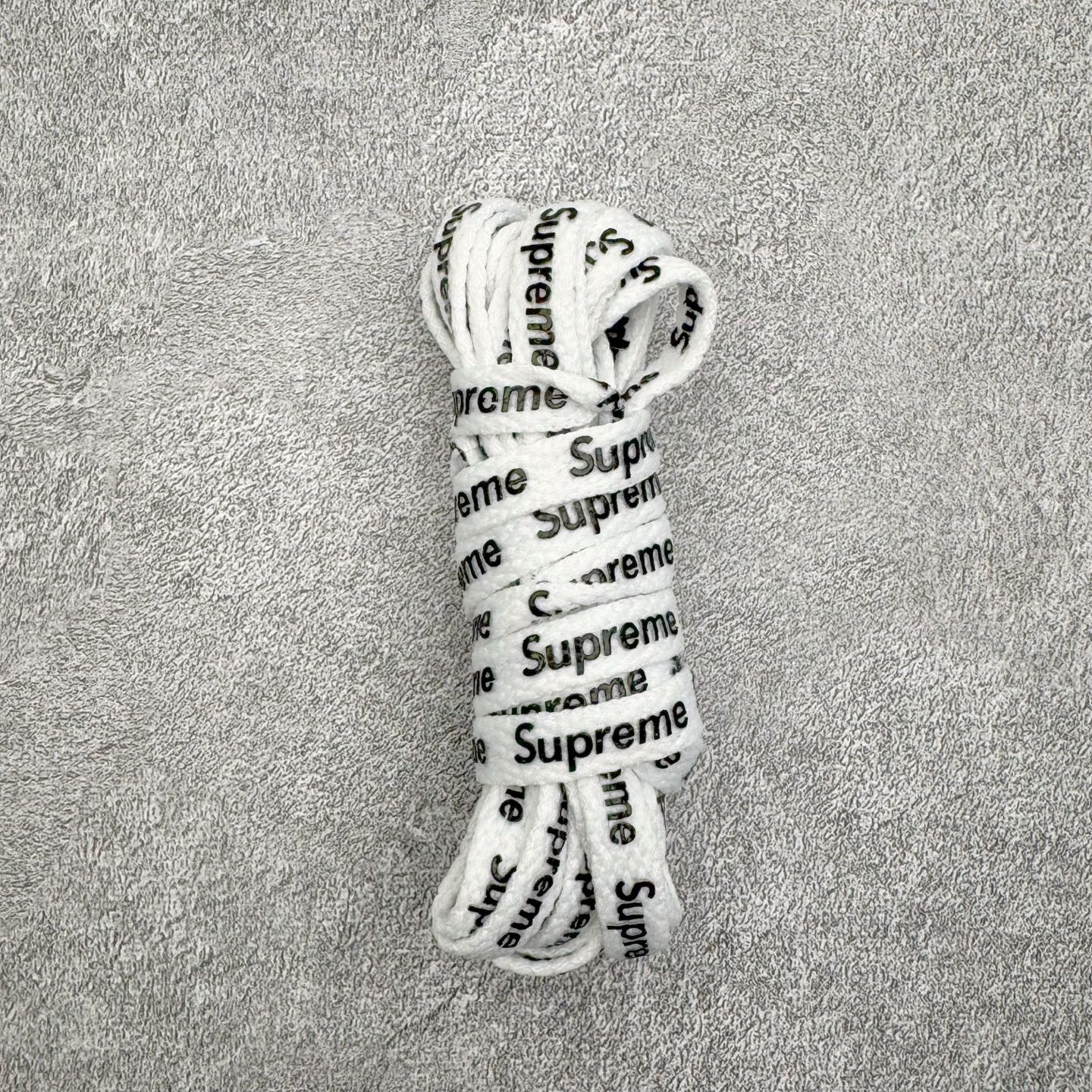 图片[18]-＃GX Supreme x NK Air Force 1 Low \’07 空军一号低帮经典板鞋 联名白黑 CU9225-102 经典老鞋 完美复刻 不规则波浪大底咬花 全鞋电脑针车 工整有序 视觉效果满分 原厂拉帮手法 标准四线 密度针距针孔大小控制到位 原装反口里网布海绵 正确卡色网眼大小 新版鞋撑改用纸团代替 原厂港宝加持完美还原灵魂版型 原盒原配从里到外百分百还原 原厂全头层原厂皮料 原标原盒 内置Sole气垫 中底白色背胶 中底划线 已经无限的接近公司 原厂楦头 原厂刺绣 后跟弧度修正 独家私模最大开发到48.5 尺码：35.5 36 37.5 38 38.5 39 40 40.5 41 42 42.5 43 44 44.5 45 46 47.5 48.5-选品中心