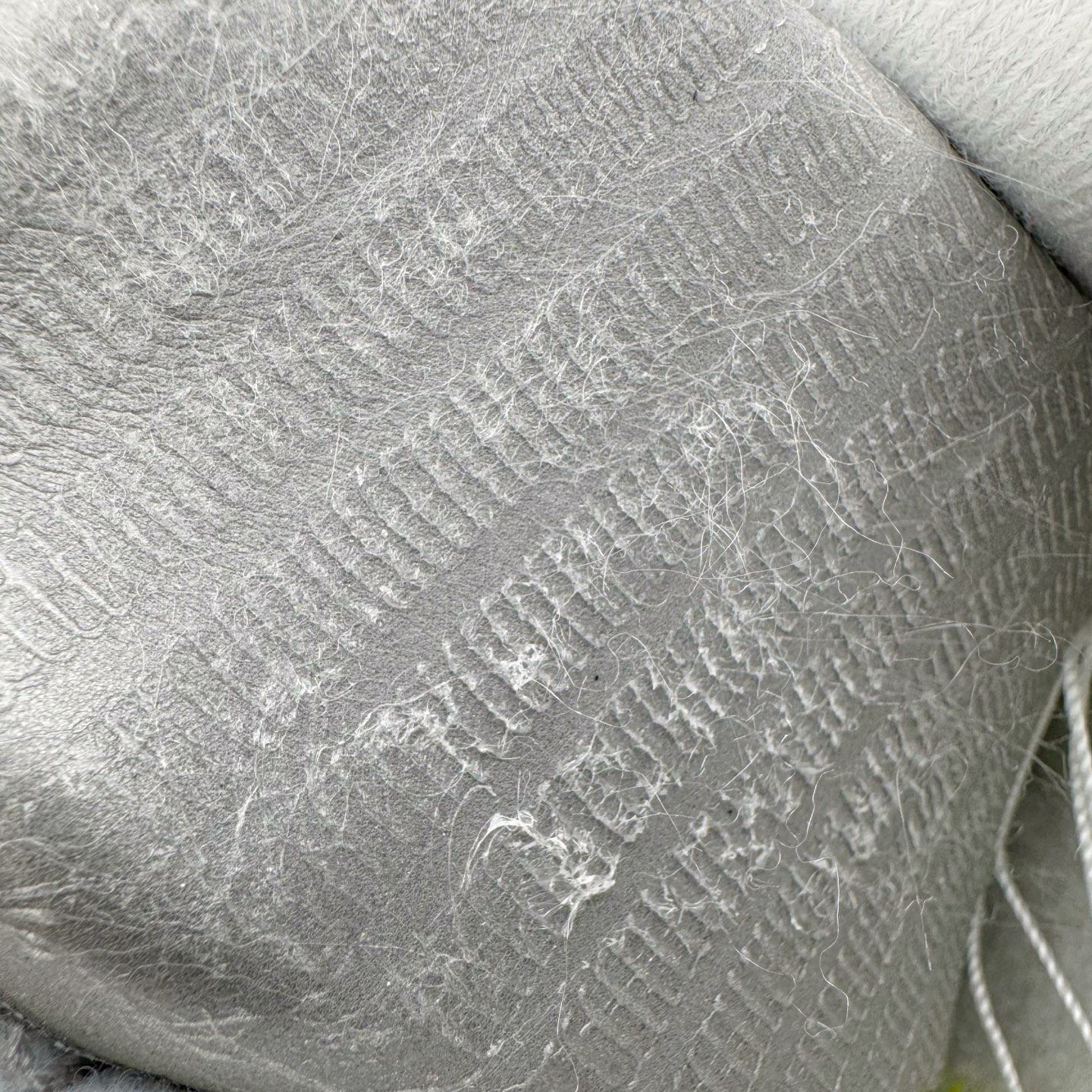 图片[13]-＃GX Supreme x NK Air Force 1 Low \’07 空军一号低帮经典板鞋 联名白黑 CU9225-102 经典老鞋 完美复刻 不规则波浪大底咬花 全鞋电脑针车 工整有序 视觉效果满分 原厂拉帮手法 标准四线 密度针距针孔大小控制到位 原装反口里网布海绵 正确卡色网眼大小 新版鞋撑改用纸团代替 原厂港宝加持完美还原灵魂版型 原盒原配从里到外百分百还原 原厂全头层原厂皮料 原标原盒 内置Sole气垫 中底白色背胶 中底划线 已经无限的接近公司 原厂楦头 原厂刺绣 后跟弧度修正 独家私模最大开发到48.5 尺码：35.5 36 37.5 38 38.5 39 40 40.5 41 42 42.5 43 44 44.5 45 46 47.5 48.5-选品中心