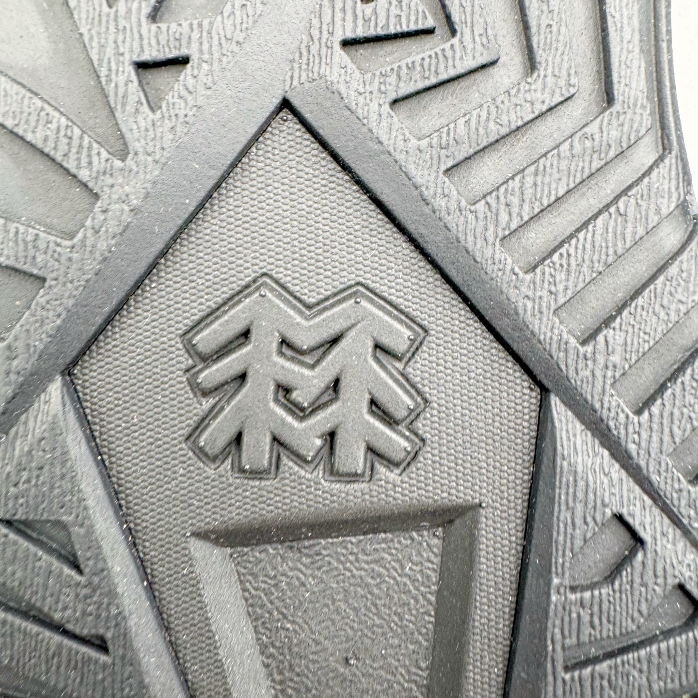 图片[20]-＃GD广顶 KOLON SPORT Skyler 舒适柔软 防水支撑轻便回弹低帮徒步鞋 男女同款 KOLON SPORT 可隆1973年诞生，并首次推出登山装备。自创立起，KOLON SPORT就把绿色定为基本色调，以常青树为品牌标志，坚持以关爱自然为己任，积极探求自然界的舒适，并以此应用于新产品的开发与研究。40多年来，历经不断革新，成就高端专业户外品牌。实拍调校N版已经零色差零失真 百分百还原实物色彩所见即所得 不存在货不对板色差等低级问题 选购参考实物拍摄 不混卖不参货 只用心做好货严格选品 承诺混一赔十 尺码：39 40 41 42 43 44-选品中心