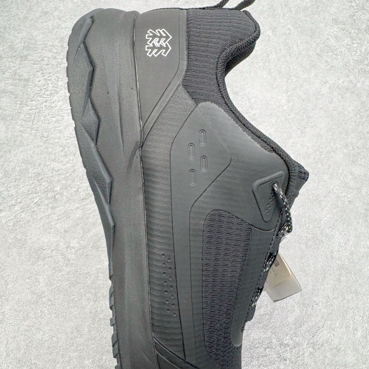 图片[6]-＃GD广顶 KOLON SPORT Skyler 舒适柔软 防水支撑轻便回弹低帮徒步鞋 男女同款 KOLON SPORT 可隆1973年诞生，并首次推出登山装备。自创立起，KOLON SPORT就把绿色定为基本色调，以常青树为品牌标志，坚持以关爱自然为己任，积极探求自然界的舒适，并以此应用于新产品的开发与研究。40多年来，历经不断革新，成就高端专业户外品牌。实拍调校N版已经零色差零失真 百分百还原实物色彩所见即所得 不存在货不对板色差等低级问题 选购参考实物拍摄 不混卖不参货 只用心做好货严格选品 承诺混一赔十 尺码：39 40 41 42 43 44-选品中心