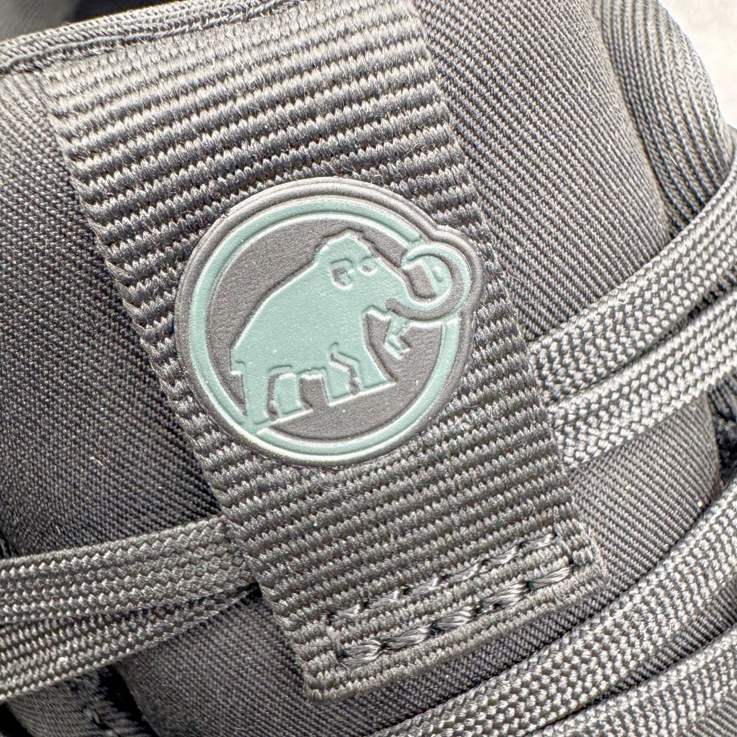 图片[12]-MAMMUT猛犸象 Aenergy 舒适百搭 耐磨防滑 低帮徒步鞋 MAMMUT是高山运动、登山和户外运动装备品牌，其产品以可靠的质量和创新的设计领导着世界潮流，MAMMUT代表着最高的安全性，其产品线几乎覆盖所有户外领域，依靠其产品安全可靠的性能以及丰富的产品线而享誉全球。实拍调校N版已经零色差零失真 百分百还原实物色彩所见即所得 不存在货不对板色差等低级问题 选购参考实物拍摄 不混卖不参货 只用心做好货严格选品 承诺混一赔十 尺码：36 36.5 37.5 38 38.5 39 40 40.5 41 42 42.5 43 44 44.5 45-选品中心