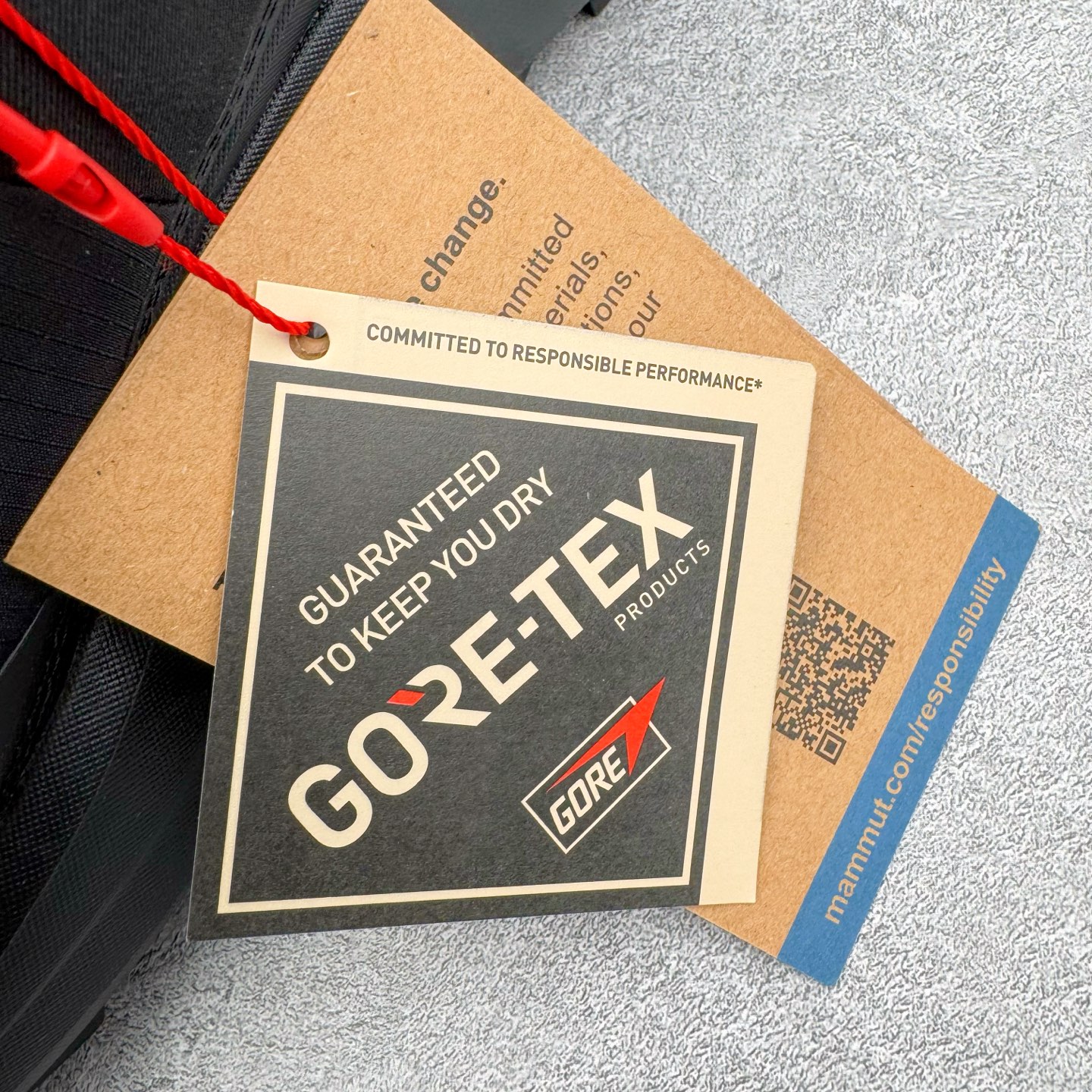 图片[11]-MAMMUT猛犸象 Aenergy 舒适百搭 耐磨防滑 低帮徒步鞋 MAMMUT是高山运动、登山和户外运动装备品牌，其产品以可靠的质量和创新的设计领导着世界潮流，MAMMUT代表着最高的安全性，其产品线几乎覆盖所有户外领域，依靠其产品安全可靠的性能以及丰富的产品线而享誉全球。实拍调校N版已经零色差零失真 百分百还原实物色彩所见即所得 不存在货不对板色差等低级问题 选购参考实物拍摄 不混卖不参货 只用心做好货严格选品 承诺混一赔十 尺码：36 36.5 37.5 38 38.5 39 40 40.5 41 42 42.5 43 44 44.5 45-选品中心