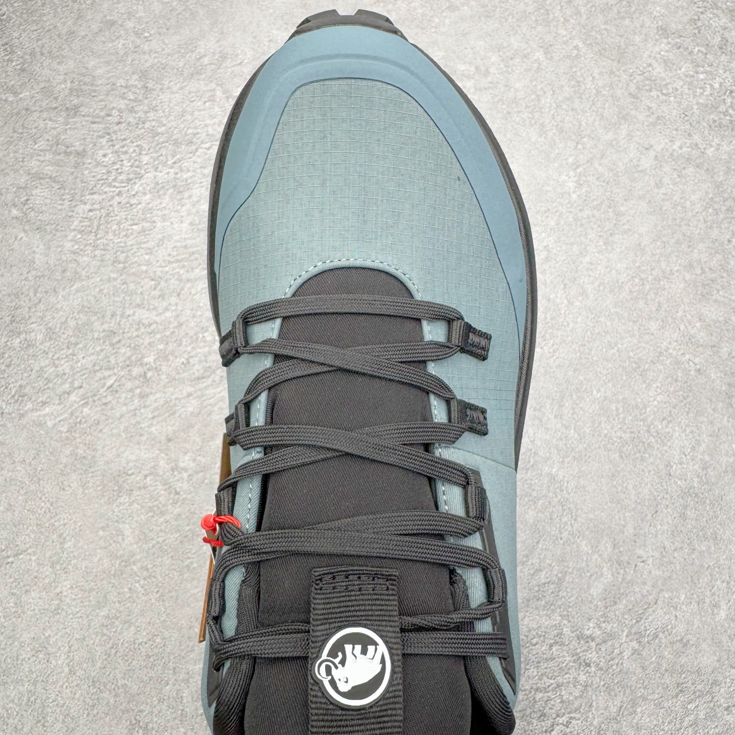 图片[4]-MAMMUT猛犸象 Aenergy 舒适百搭 耐磨防滑 低帮徒步鞋 MAMMUT是高山运动、登山和户外运动装备品牌，其产品以可靠的质量和创新的设计领导着世界潮流，MAMMUT代表着最高的安全性，其产品线几乎覆盖所有户外领域，依靠其产品安全可靠的性能以及丰富的产品线而享誉全球。实拍调校N版已经零色差零失真 百分百还原实物色彩所见即所得 不存在货不对板色差等低级问题 选购参考实物拍摄 不混卖不参货 只用心做好货严格选品 承诺混一赔十 尺码：36 36.5 37.5 38 38.5 39 40 40.5 41 42 42.5 43 44 44.5 45-选品中心