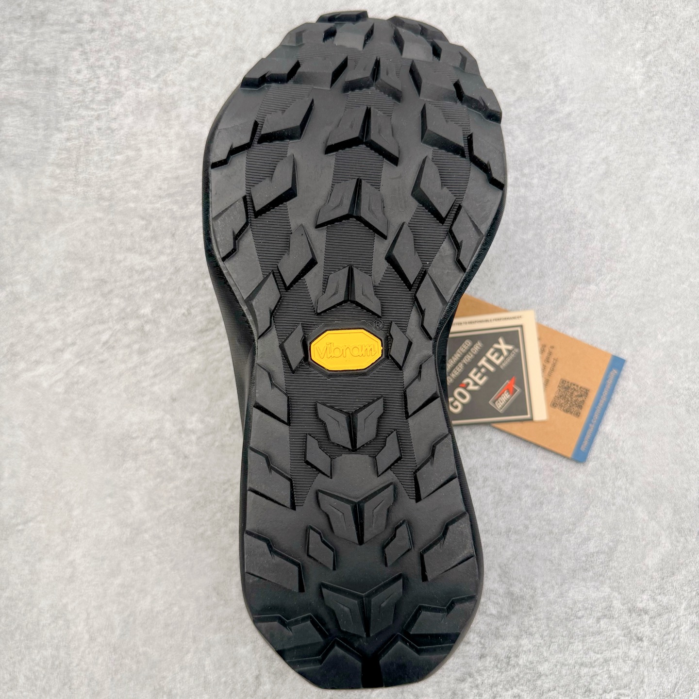 图片[9]-MAMMUT猛犸象 Aenergy 舒适百搭 耐磨防滑 低帮徒步鞋 MAMMUT是高山运动、登山和户外运动装备品牌，其产品以可靠的质量和创新的设计领导着世界潮流，MAMMUT代表着最高的安全性，其产品线几乎覆盖所有户外领域，依靠其产品安全可靠的性能以及丰富的产品线而享誉全球。实拍调校N版已经零色差零失真 百分百还原实物色彩所见即所得 不存在货不对板色差等低级问题 选购参考实物拍摄 不混卖不参货 只用心做好货严格选品 承诺混一赔十 尺码：36 36.5 37.5 38 38.5 39 40 40.5 41 42 42.5 43 44 44.5 45-选品中心