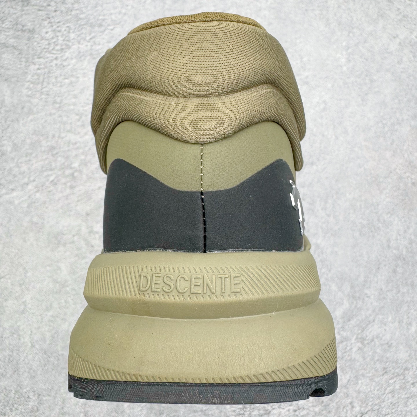 图片[8]-＃GD广顶 DESCENTE Dualis GORE-TEX 迪桑特时尚防滑耐磨中帮生活休闲鞋 DESCENTE（迪桑特）创立于1935年，品牌名取自法语词汇，意为“滑降”。品牌箭头标识代表滑雪的三种技术“高速直线滑行”、“穿越”和“侧滑”，也寓意品牌在打造高端专业运动产品中不断追求完美的创新精神，致力于成为中国高端专业滑雪、综训、女子、铁人三项、高尔夫的第一品牌。尺码：39 40 41 42 43 44-选品中心