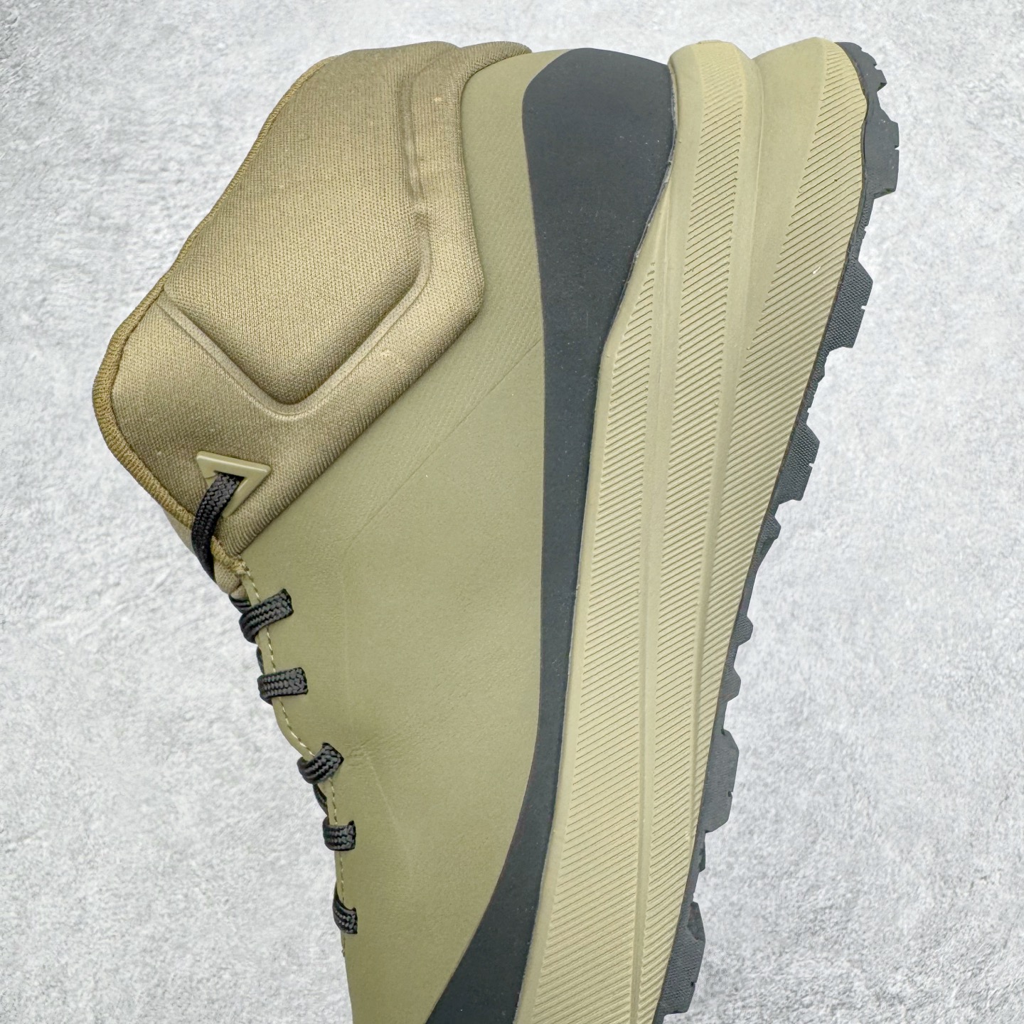 图片[7]-＃GD广顶 DESCENTE Dualis GORE-TEX 迪桑特时尚防滑耐磨中帮生活休闲鞋 DESCENTE（迪桑特）创立于1935年，品牌名取自法语词汇，意为“滑降”。品牌箭头标识代表滑雪的三种技术“高速直线滑行”、“穿越”和“侧滑”，也寓意品牌在打造高端专业运动产品中不断追求完美的创新精神，致力于成为中国高端专业滑雪、综训、女子、铁人三项、高尔夫的第一品牌。尺码：39 40 41 42 43 44-选品中心