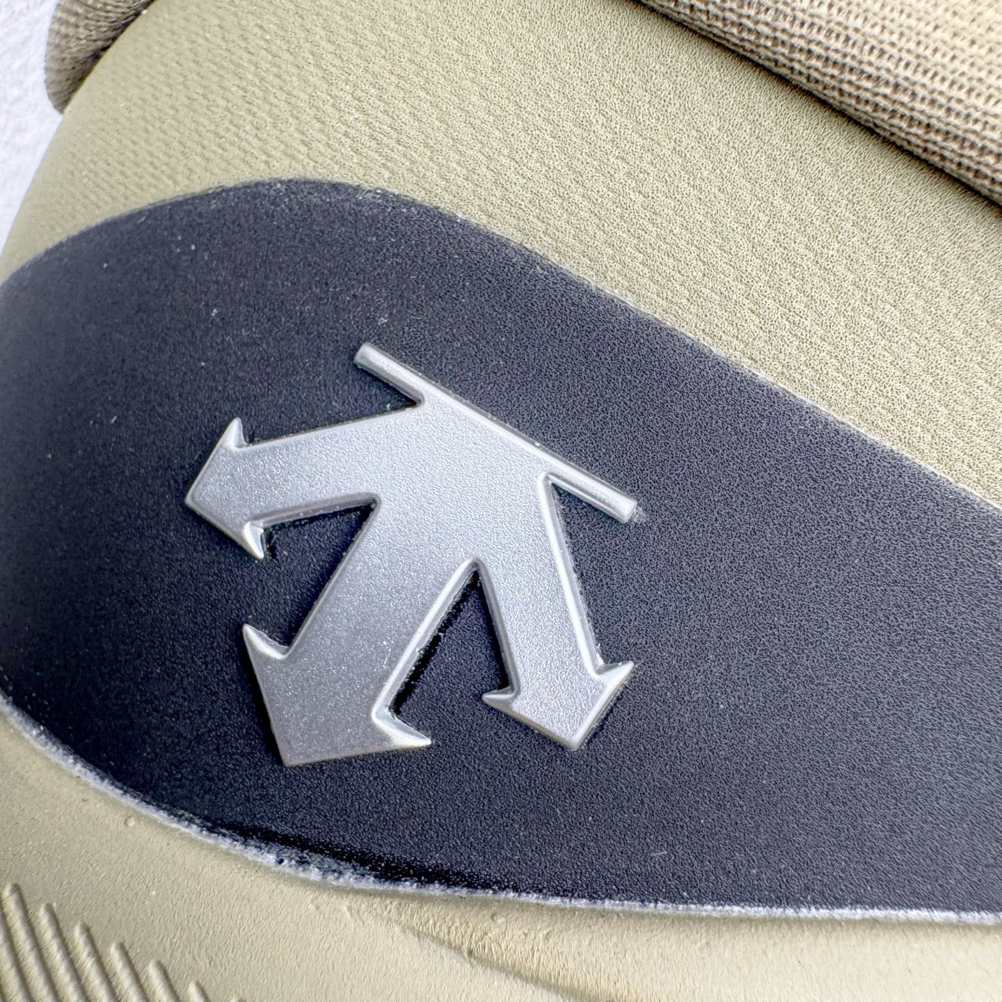 图片[10]-＃GD广顶 DESCENTE Dualis GORE-TEX 迪桑特时尚防滑耐磨中帮生活休闲鞋 DESCENTE（迪桑特）创立于1935年，品牌名取自法语词汇，意为“滑降”。品牌箭头标识代表滑雪的三种技术“高速直线滑行”、“穿越”和“侧滑”，也寓意品牌在打造高端专业运动产品中不断追求完美的创新精神，致力于成为中国高端专业滑雪、综训、女子、铁人三项、高尔夫的第一品牌。尺码：39 40 41 42 43 44-选品中心