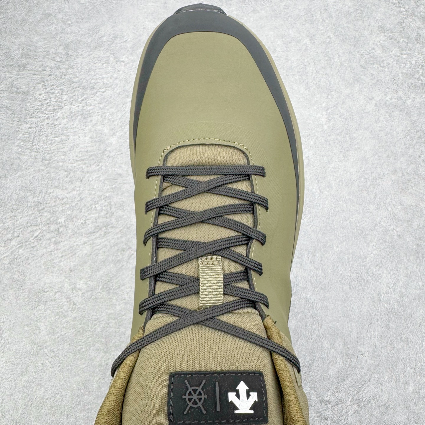 图片[4]-＃GD广顶 DESCENTE Dualis GORE-TEX 迪桑特时尚防滑耐磨中帮生活休闲鞋 DESCENTE（迪桑特）创立于1935年，品牌名取自法语词汇，意为“滑降”。品牌箭头标识代表滑雪的三种技术“高速直线滑行”、“穿越”和“侧滑”，也寓意品牌在打造高端专业运动产品中不断追求完美的创新精神，致力于成为中国高端专业滑雪、综训、女子、铁人三项、高尔夫的第一品牌。尺码：39 40 41 42 43 44-选品中心