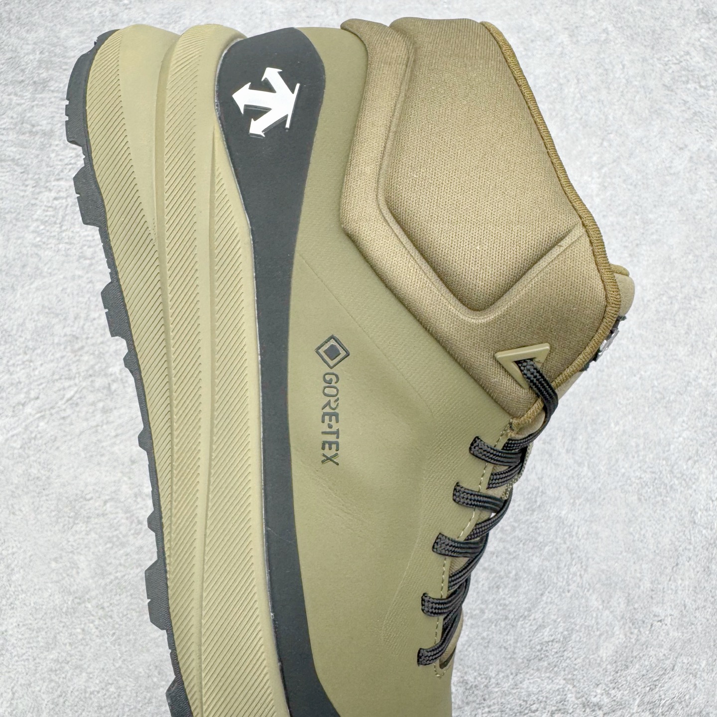 图片[6]-＃GD广顶 DESCENTE Dualis GORE-TEX 迪桑特时尚防滑耐磨中帮生活休闲鞋 DESCENTE（迪桑特）创立于1935年，品牌名取自法语词汇，意为“滑降”。品牌箭头标识代表滑雪的三种技术“高速直线滑行”、“穿越”和“侧滑”，也寓意品牌在打造高端专业运动产品中不断追求完美的创新精神，致力于成为中国高端专业滑雪、综训、女子、铁人三项、高尔夫的第一品牌。尺码：39 40 41 42 43 44-选品中心