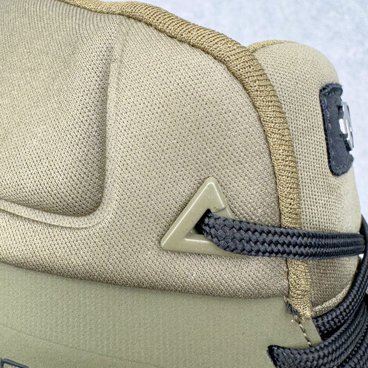 图片[14]-＃GD广顶 DESCENTE Dualis GORE-TEX 迪桑特时尚防滑耐磨中帮生活休闲鞋 DESCENTE（迪桑特）创立于1935年，品牌名取自法语词汇，意为“滑降”。品牌箭头标识代表滑雪的三种技术“高速直线滑行”、“穿越”和“侧滑”，也寓意品牌在打造高端专业运动产品中不断追求完美的创新精神，致力于成为中国高端专业滑雪、综训、女子、铁人三项、高尔夫的第一品牌。尺码：39 40 41 42 43 44-选品中心