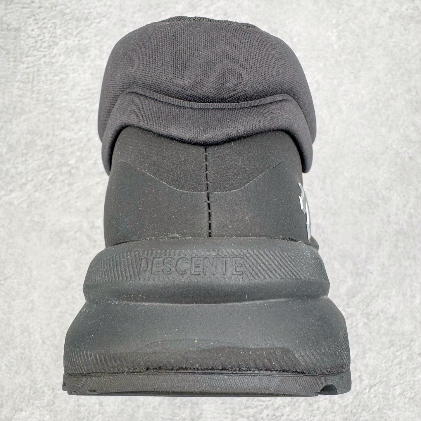 图片[8]-＃GD广顶 DESCENTE Dualis GORE-TEX 迪桑特时尚防滑耐磨中帮生活休闲鞋 DESCENTE（迪桑特）创立于1935年，品牌名取自法语词汇，意为“滑降”。品牌箭头标识代表滑雪的三种技术“高速直线滑行”、“穿越”和“侧滑”，也寓意品牌在打造高端专业运动产品中不断追求完美的创新精神，致力于成为中国高端专业滑雪、综训、女子、铁人三项、高尔夫的第一品牌。尺码：39 40 41 42 43 44-选品中心