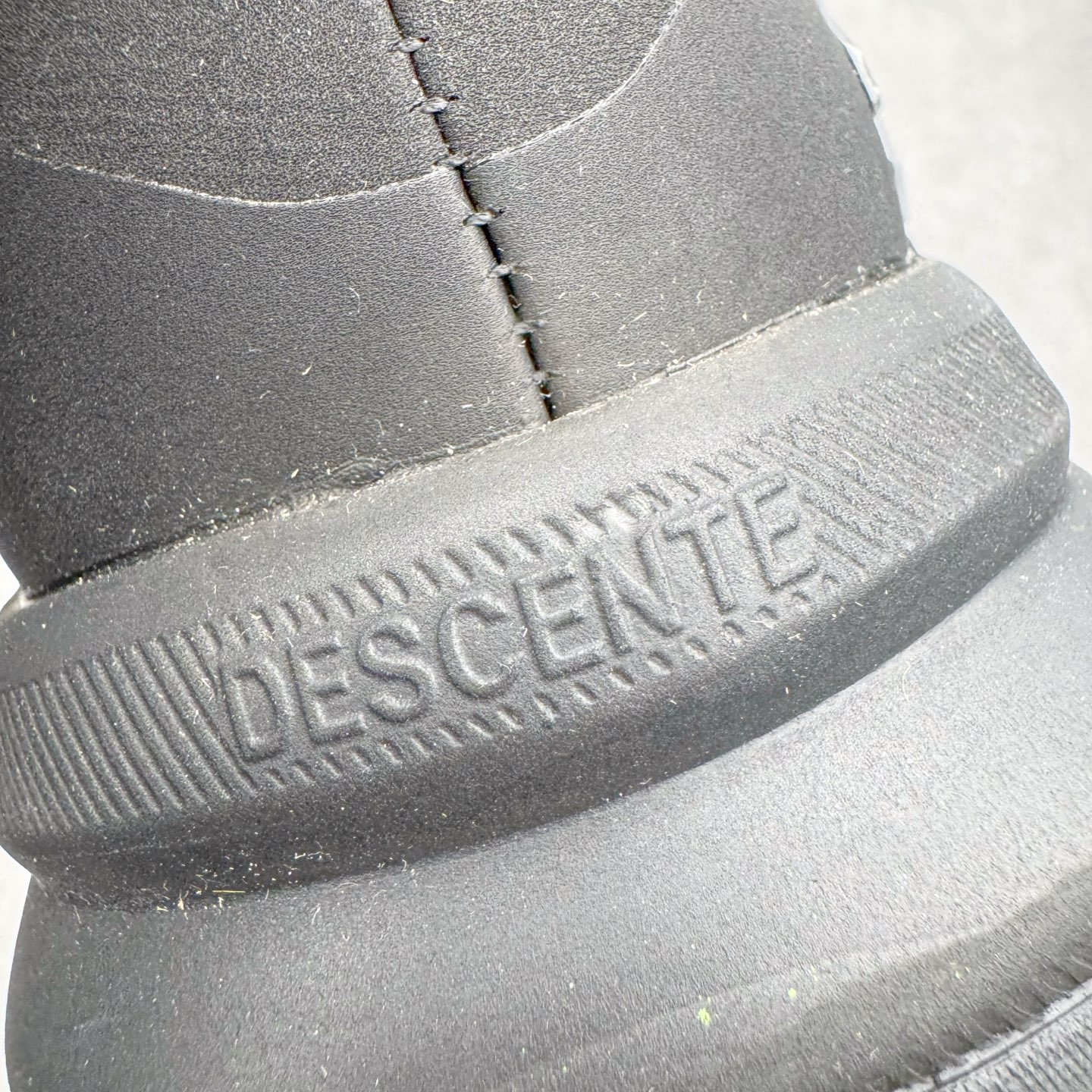 图片[11]-＃GD广顶 DESCENTE Dualis GORE-TEX 迪桑特时尚防滑耐磨中帮生活休闲鞋 DESCENTE（迪桑特）创立于1935年，品牌名取自法语词汇，意为“滑降”。品牌箭头标识代表滑雪的三种技术“高速直线滑行”、“穿越”和“侧滑”，也寓意品牌在打造高端专业运动产品中不断追求完美的创新精神，致力于成为中国高端专业滑雪、综训、女子、铁人三项、高尔夫的第一品牌。尺码：39 40 41 42 43 44-选品中心