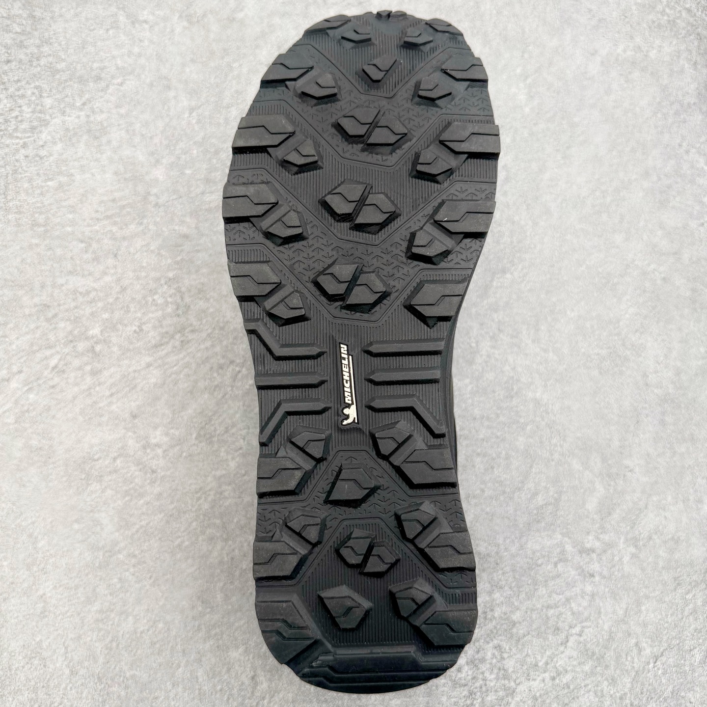 图片[9]-＃GD广顶 DESCENTE Dualis GORE-TEX 迪桑特时尚防滑耐磨中帮生活休闲鞋 DESCENTE（迪桑特）创立于1935年，品牌名取自法语词汇，意为“滑降”。品牌箭头标识代表滑雪的三种技术“高速直线滑行”、“穿越”和“侧滑”，也寓意品牌在打造高端专业运动产品中不断追求完美的创新精神，致力于成为中国高端专业滑雪、综训、女子、铁人三项、高尔夫的第一品牌。尺码：39 40 41 42 43 44-选品中心