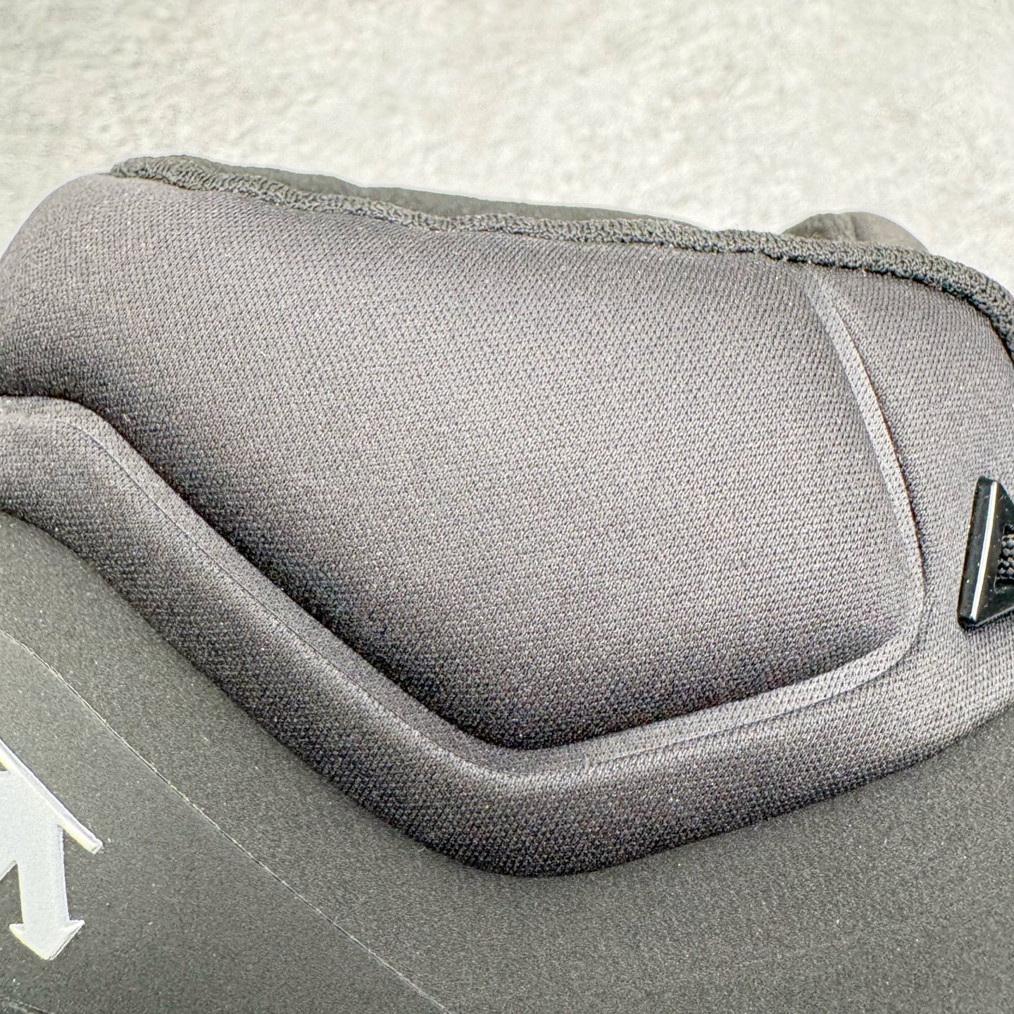 图片[18]-＃GD广顶 DESCENTE Dualis GORE-TEX 迪桑特时尚防滑耐磨中帮生活休闲鞋 DESCENTE（迪桑特）创立于1935年，品牌名取自法语词汇，意为“滑降”。品牌箭头标识代表滑雪的三种技术“高速直线滑行”、“穿越”和“侧滑”，也寓意品牌在打造高端专业运动产品中不断追求完美的创新精神，致力于成为中国高端专业滑雪、综训、女子、铁人三项、高尔夫的第一品牌。尺码：39 40 41 42 43 44-选品中心