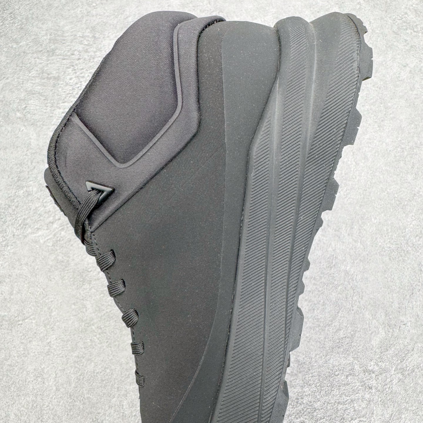 图片[7]-＃GD广顶 DESCENTE Dualis GORE-TEX 迪桑特时尚防滑耐磨中帮生活休闲鞋 DESCENTE（迪桑特）创立于1935年，品牌名取自法语词汇，意为“滑降”。品牌箭头标识代表滑雪的三种技术“高速直线滑行”、“穿越”和“侧滑”，也寓意品牌在打造高端专业运动产品中不断追求完美的创新精神，致力于成为中国高端专业滑雪、综训、女子、铁人三项、高尔夫的第一品牌。尺码：39 40 41 42 43 44-选品中心