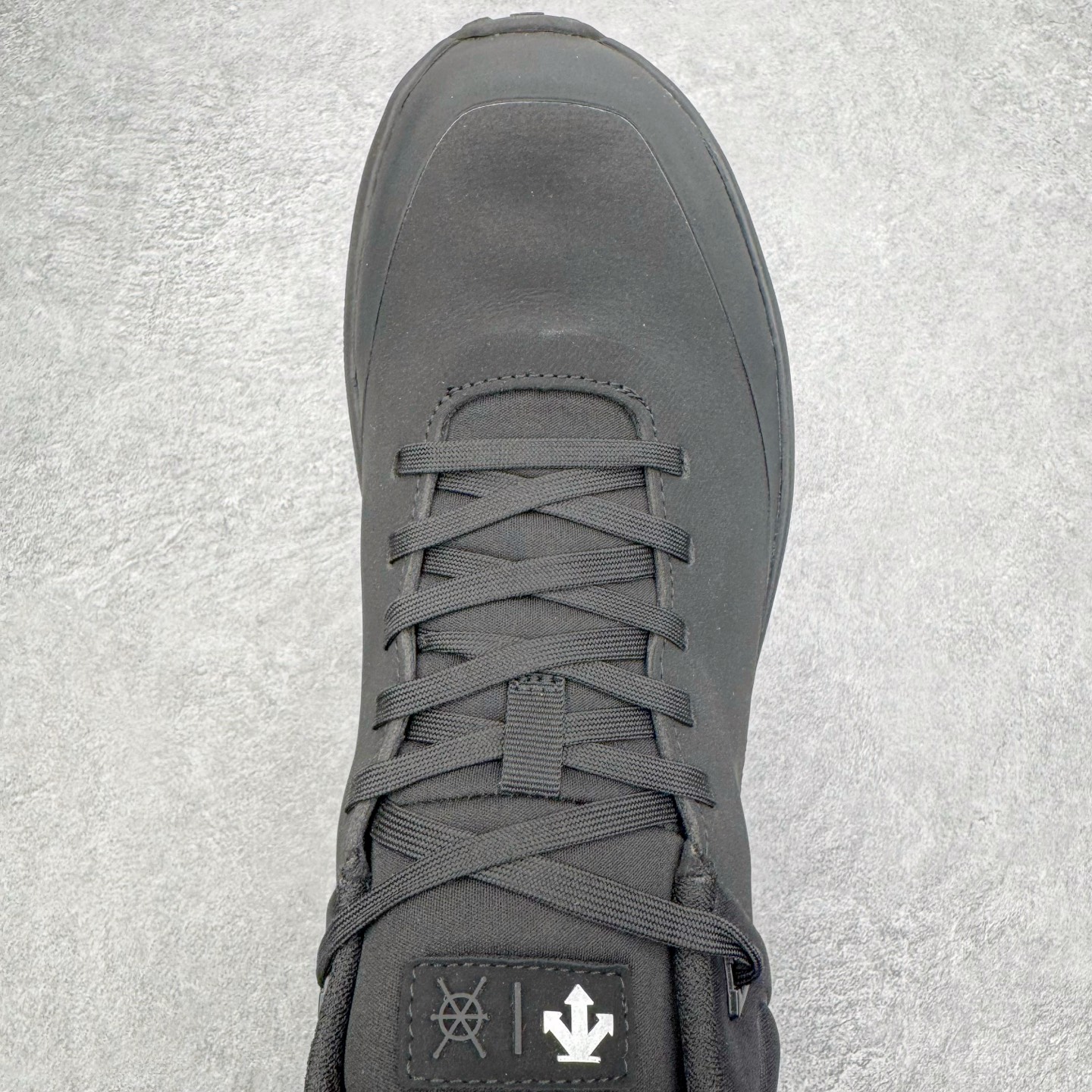 图片[4]-＃GD广顶 DESCENTE Dualis GORE-TEX 迪桑特时尚防滑耐磨中帮生活休闲鞋 DESCENTE（迪桑特）创立于1935年，品牌名取自法语词汇，意为“滑降”。品牌箭头标识代表滑雪的三种技术“高速直线滑行”、“穿越”和“侧滑”，也寓意品牌在打造高端专业运动产品中不断追求完美的创新精神，致力于成为中国高端专业滑雪、综训、女子、铁人三项、高尔夫的第一品牌。尺码：39 40 41 42 43 44-选品中心