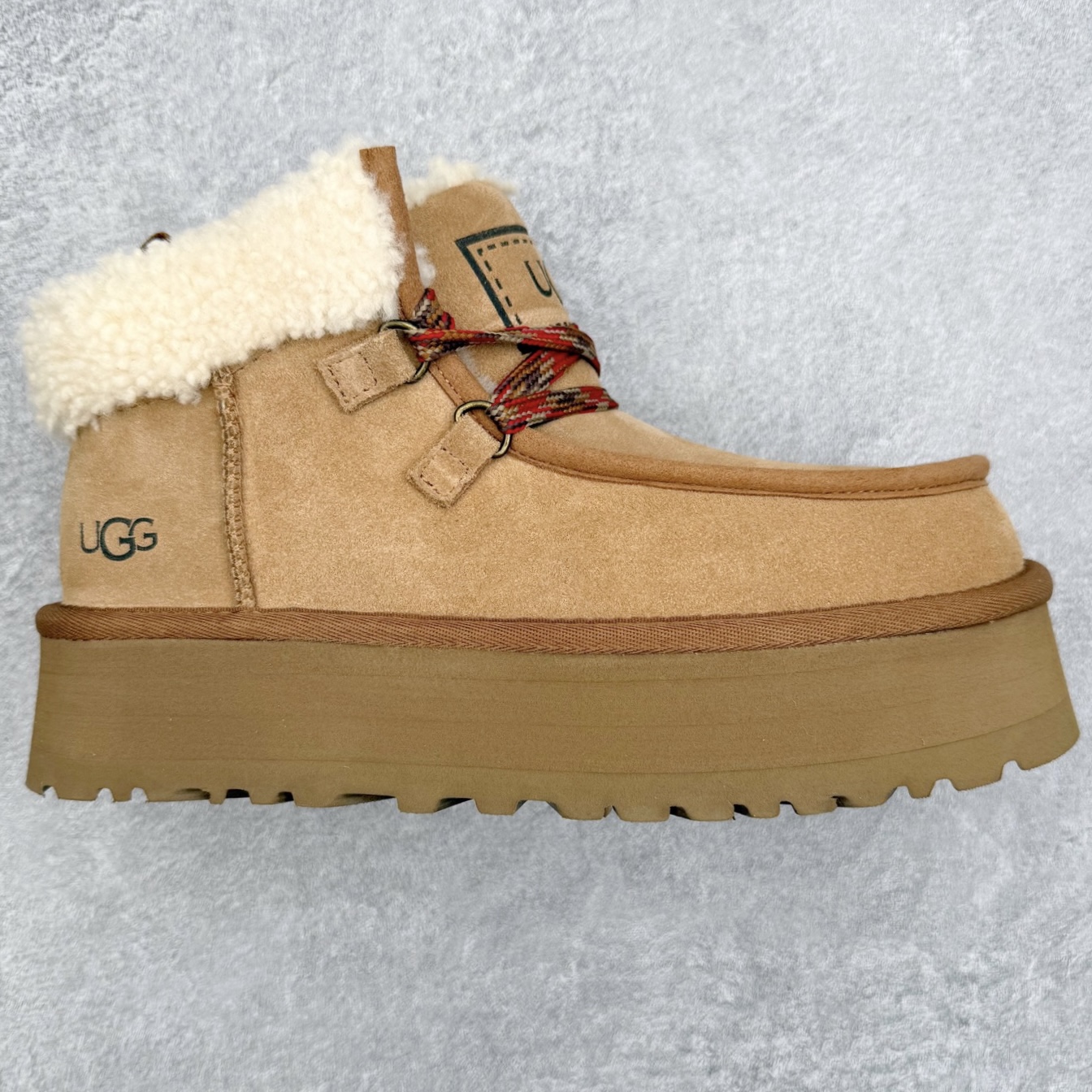 ＃GD UGG 3954经典秋冬羊皮毛一体雪地靴 隆丰A级澳洲进口羊皮毛一体 完全遵循ZP工艺流程 代工厂原厂版师 秉承无原鞋不开发选择 注重每一处细节 市面最正版型 TREADLITE\\\