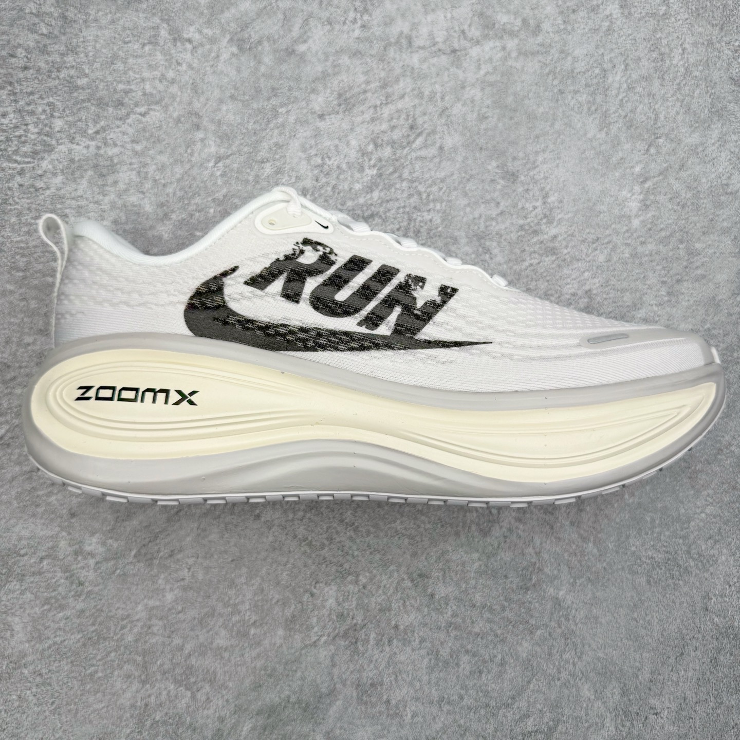 NK Vomero Plus 时尚舒适 网布防滑耐磨 低帮跑步鞋 IH2268-100 实拍调校N版已经零色差零失真 百分百还原实物色彩所见即所得 不存在货不对板色差等低级问题 选购参考实物拍摄 不混卖不参货 只用心做好货严格选品 承诺混一赔十 尺码：36 36.5 37.5 38 38.5 39 40 40.5 41 42 42.5 43 44 44.5 45-选品中心