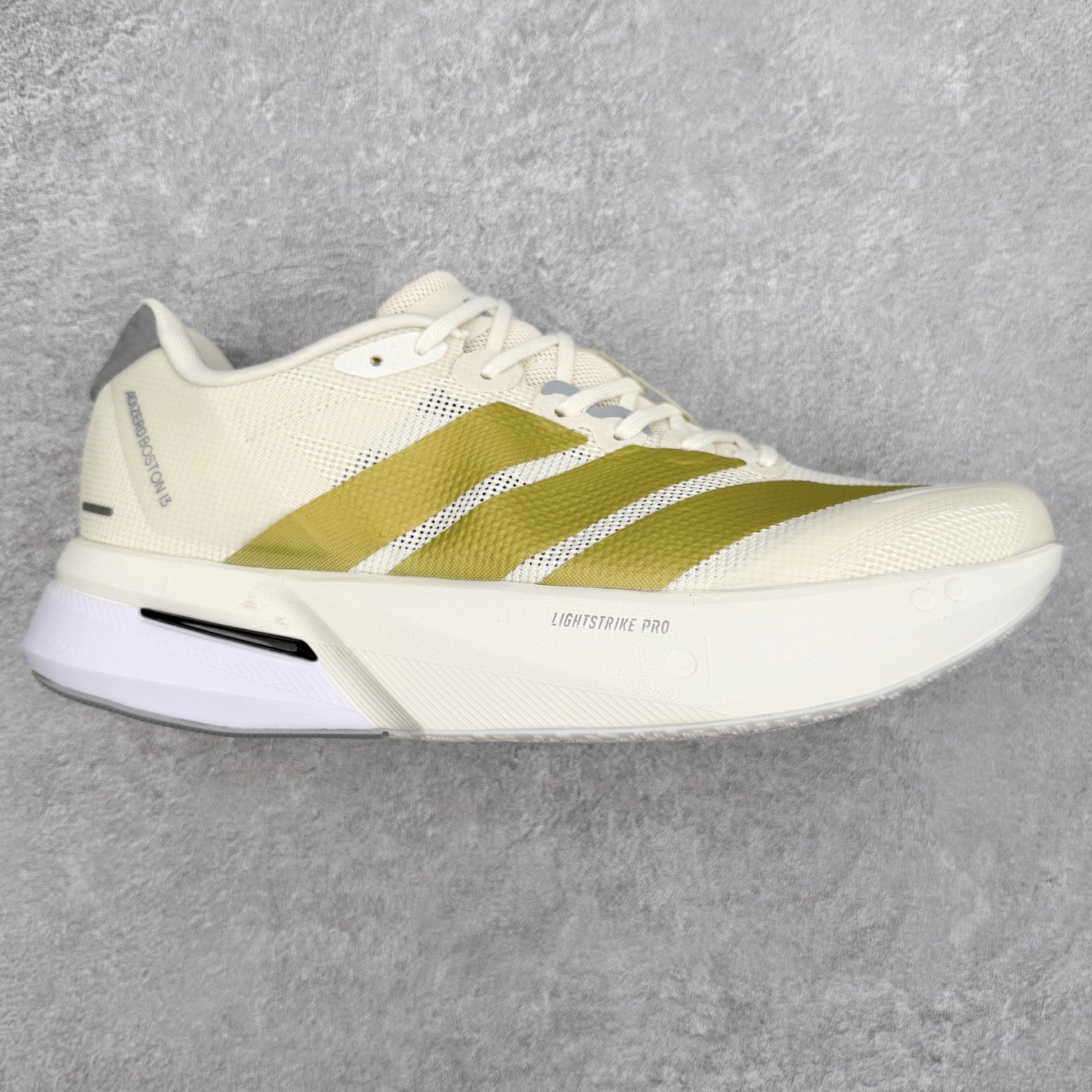 AD Adizero Boston 13 夏季透气网眼竞速跑鞋 JS4947 融合Lightstrike和Lightstrike Pro技术 采用乙烯/乙酸乙烯酯(EVA)材质 打造舒适中底 含ENERGYROD能量碳柱 旨在为步伐添活力 尺码：36 36.5 37 38 38.5 39 40 40.5 41 42 42.5 43 44 44.5 45-选品中心