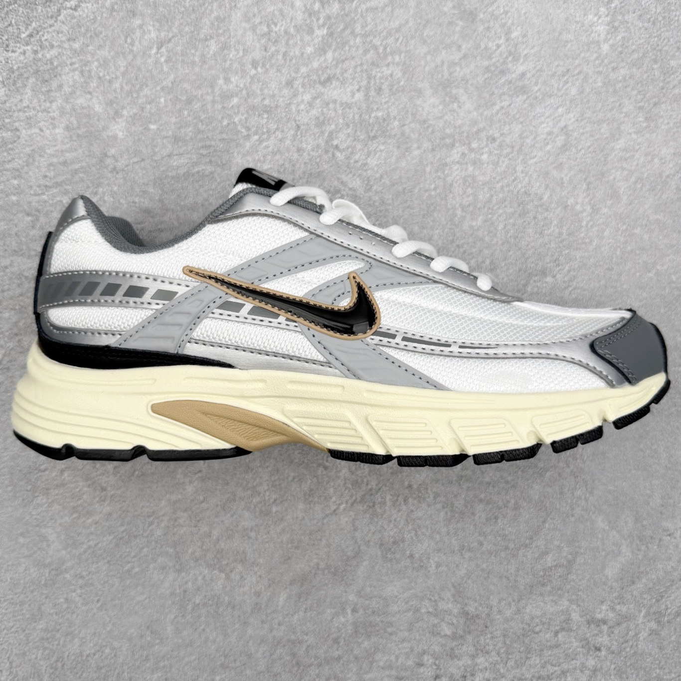 NK Initiator 创始者系列复古老爹鞋运动舒适复古网布合成革减震防滑耐磨低帮休闲跑步鞋 Ins爆火全新韩系古着风 回味经典 采用透气网眼鞋面和支撑覆盖层 自然运动设计的Phlyon中底用于缓冲 BRS 1000碳橡胶外底具有轻质柔韧性 牵引力和耐用性 尺码：36 36.5 37.5 38 38.5 39 40 40.5 41 42 42.5 43 44 45-选品中心