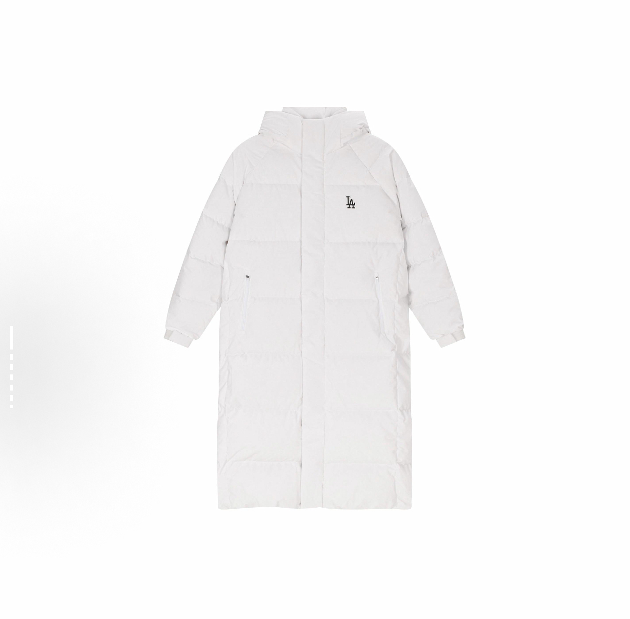 ＃暖冬福利‼️💰299
 MLB 经典长款小标羽绒服 三标齐全、男女同款、加厚保暖、下雪的城市、直接入它！
MLB是韩国F&F旗下潮流服装品牌，拥有150年历史的经典传统，是街头文化和国际生活方式的领导者。MLB 拥有包括男装、女装、童装、配饰 在内的全品类服饰，提供覆盖各性别、各年龄层、From HeadtoToe的穿搭装备。其产品结合了韩国的时尚造型与质感，展现了运动服饰也可以兼具时尚潮流的风格。在产品设计上，MLB不仅融合了美国职业棒球大联盟的各当家球队，更结合了棒球运动中的各个元素。
采用国标80%白鸭绒，独家使用正品同步羽绒 正品同步面料: 100% 锦纶; 里料: 100% 锦纶 原厂定制电镀五金辅料，非市场各类复刻版！市面最顶级没有之一。
配色：黑色 白色
Size：XS-XXL
编码：Lby3936010