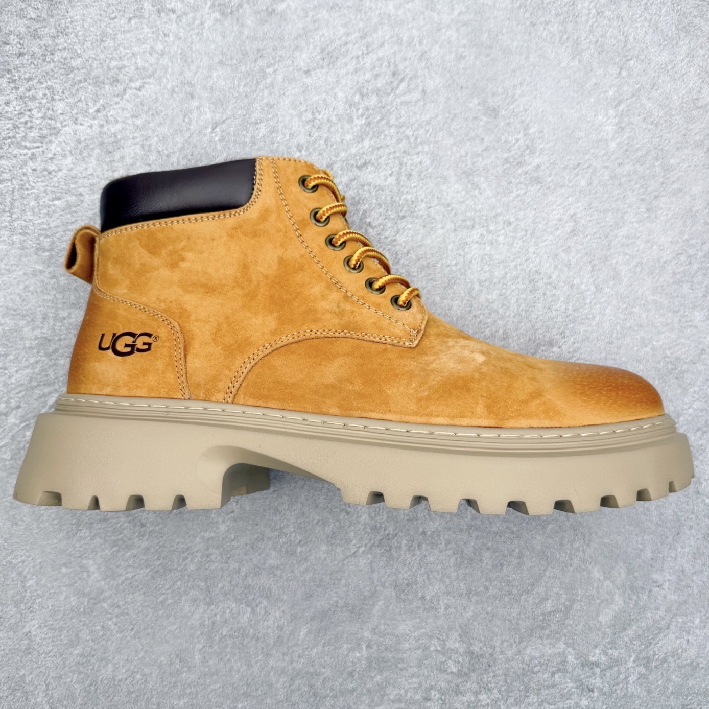 UGG Tasman Weather Hybrid 塔斯曼混合系列轻量休闲鞋 美国UGG秋冬新品（毛绒一体内里🔥保暖锁热）秋冬必备 户外男士高帮休闲马丁靴雪地靴系列 广东大厂品质 秋冬新款 时尚潮流搭配 面料釆用意大利进口磨砂牛皮 全鞋真牛皮材料 大底到五金都是代工厂原材料制作 好货不杀猪 首单质量严格把控 全套官网统一包装 今年冬季防寒户外专用产品 日常随意搭配 型男必备‼尺码：38-44-选品中心